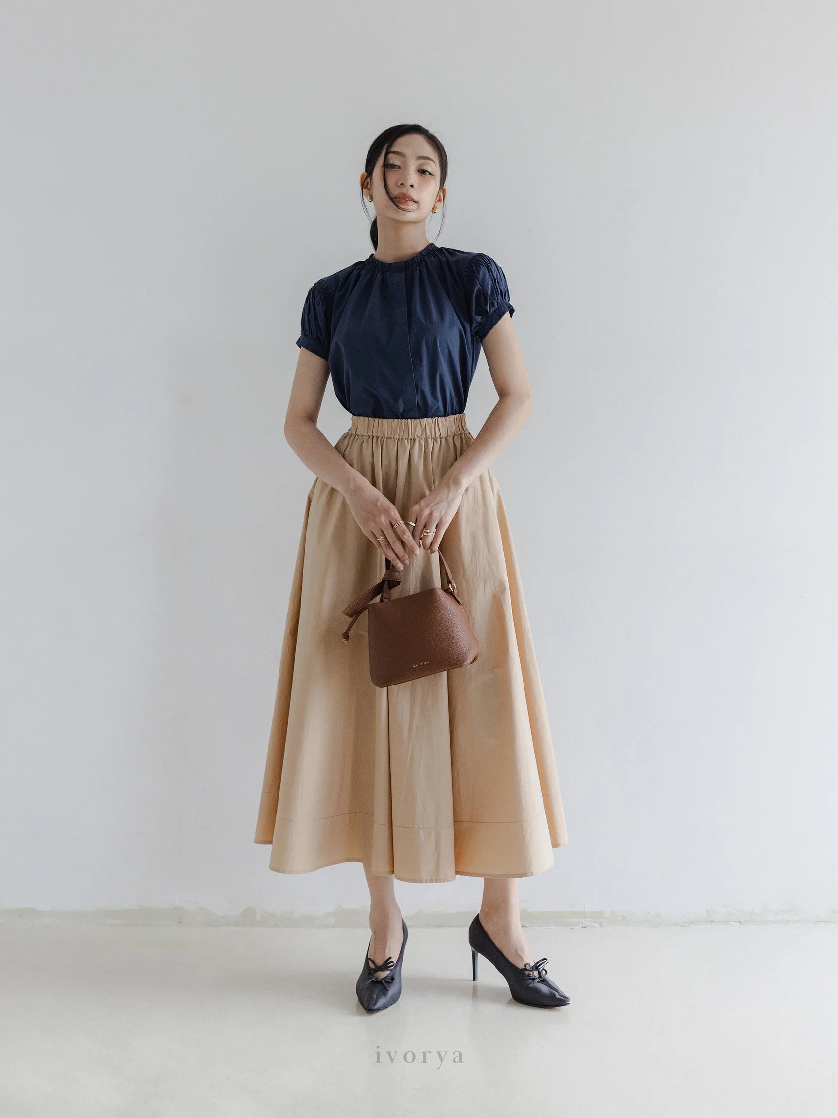 Áo sơ mi màu xanh cổ tròn và tay ngắn - SH9901