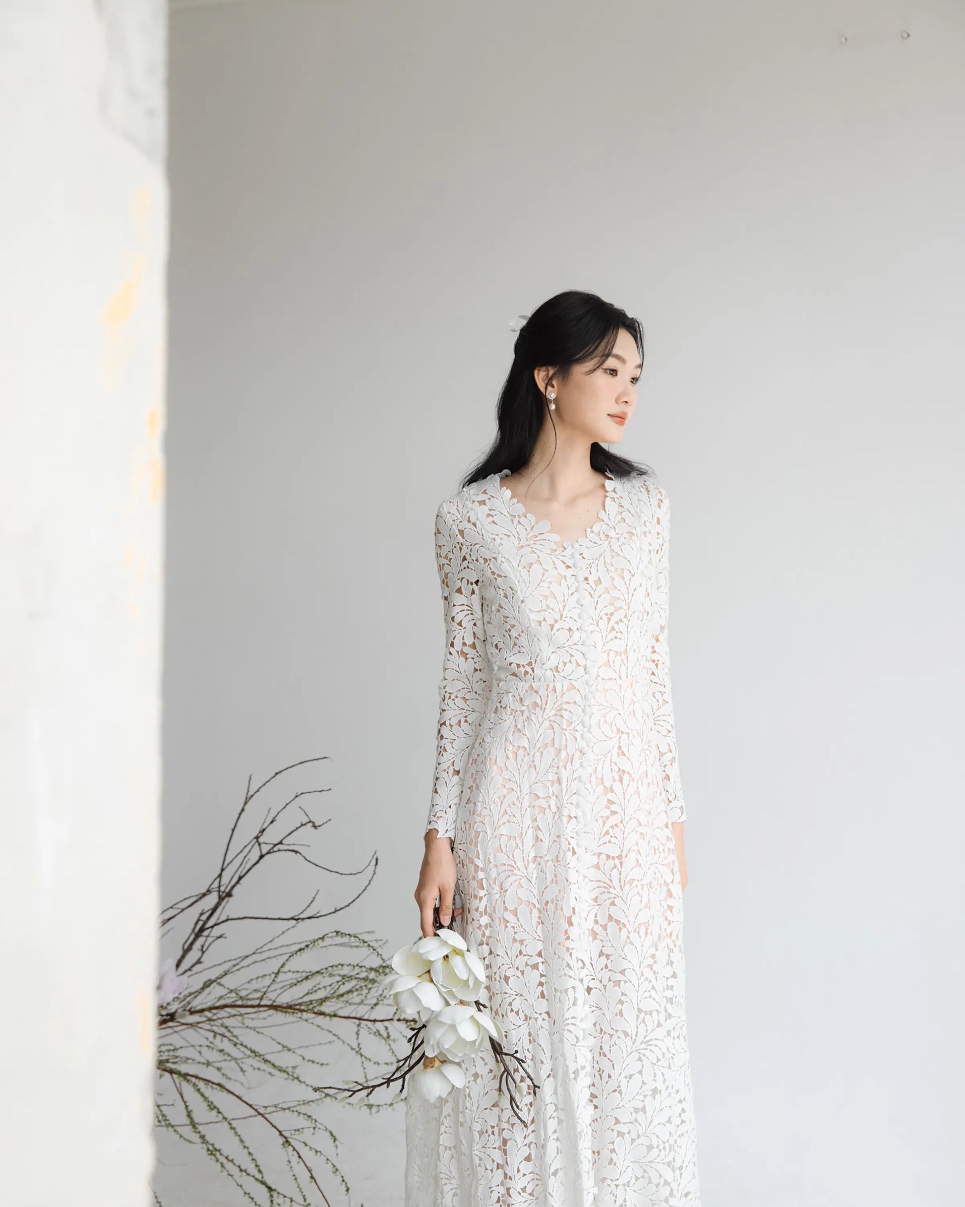 Đầm ren cổ V tay dài xẻ tà trước - D1142