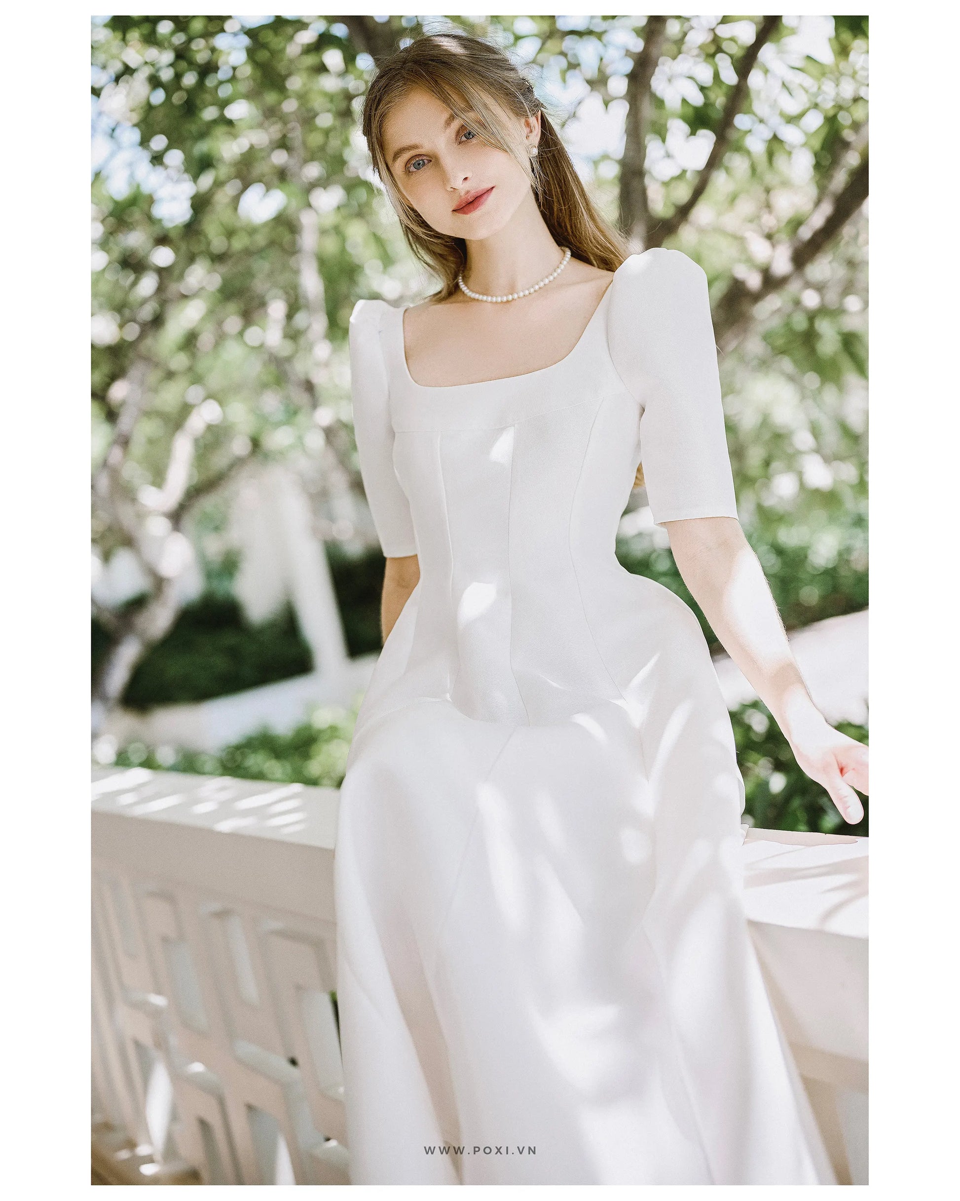 Simple party dress with gentle off-white color and fluttering flared skirt - D1680B - POXI