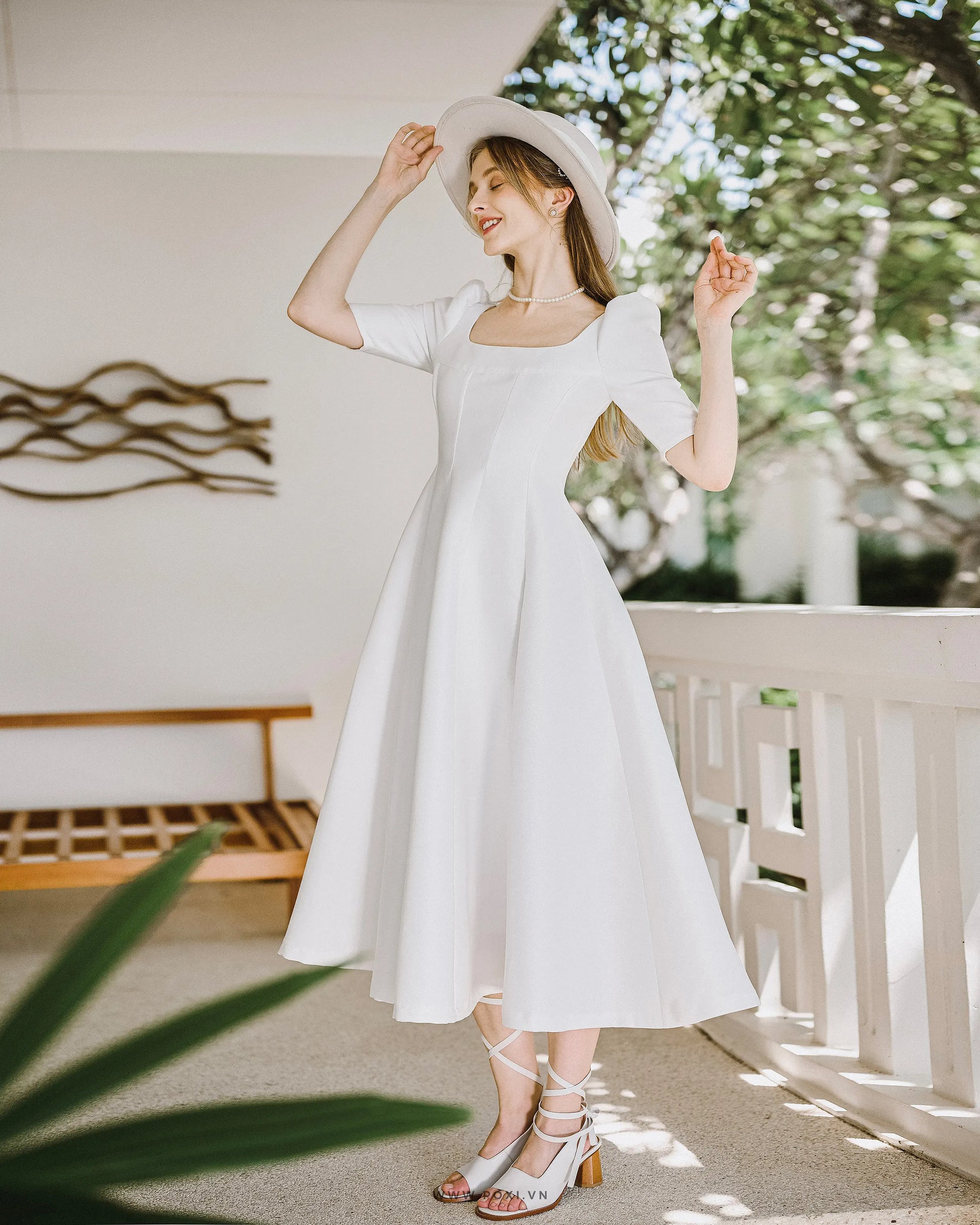 Simple party dress with gentle off-white color and fluttering flared skirt - D1680B - POXI