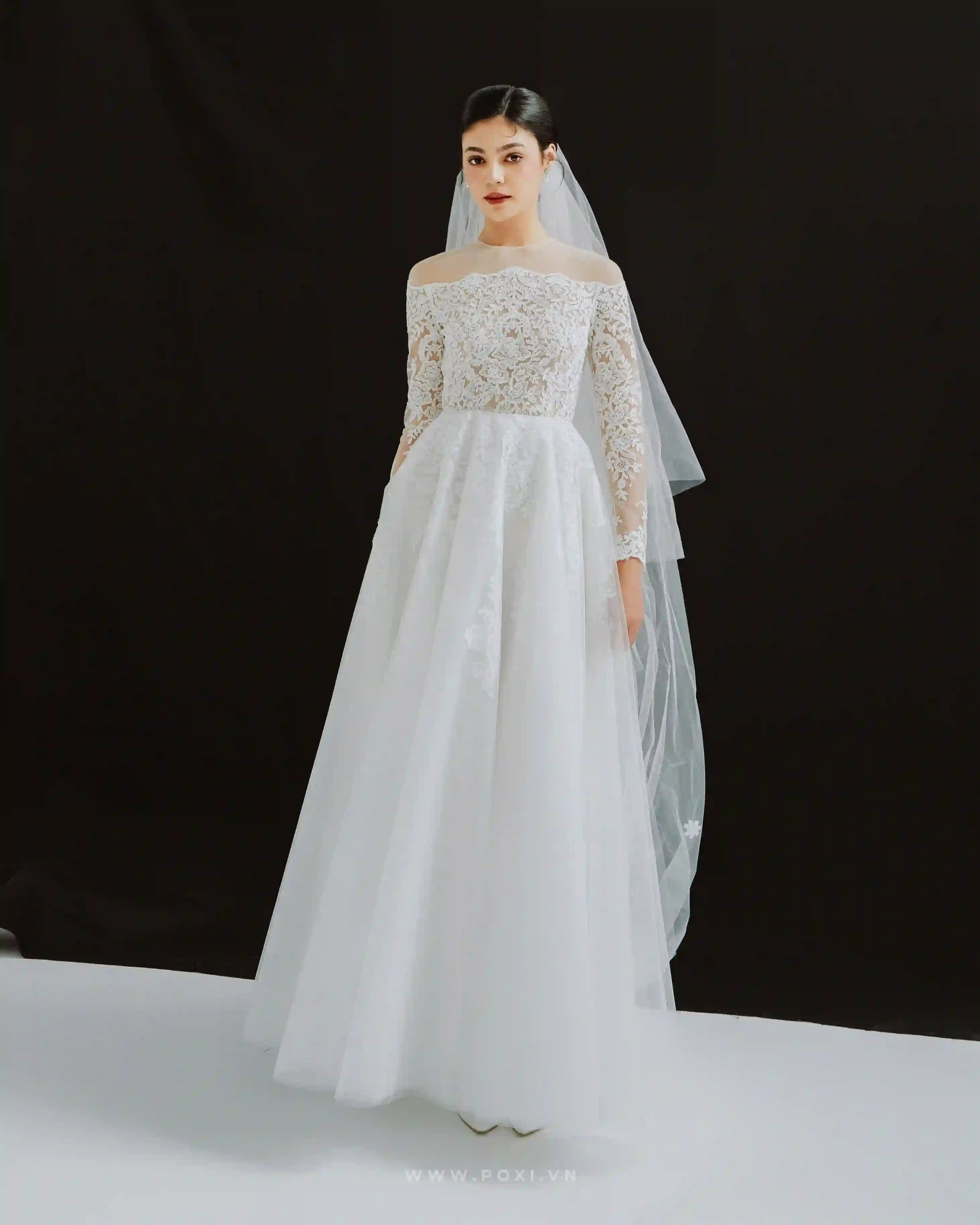 Elegant off-the-shoulder wedding dress with flared skirt and long sleeves - D1746 - POXI