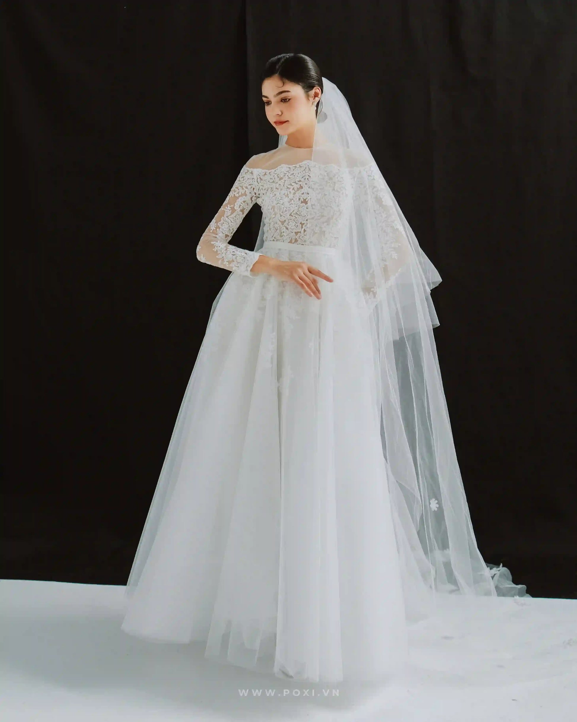 Elegant off-the-shoulder wedding dress with flared skirt and long sleeves - D1746 - POXI