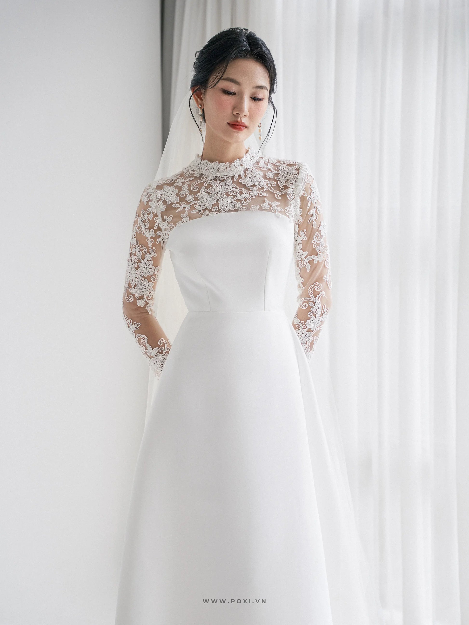 Đầm cổ cao form cúp ngực phối lưới ren thân trên và tay dài - D1871