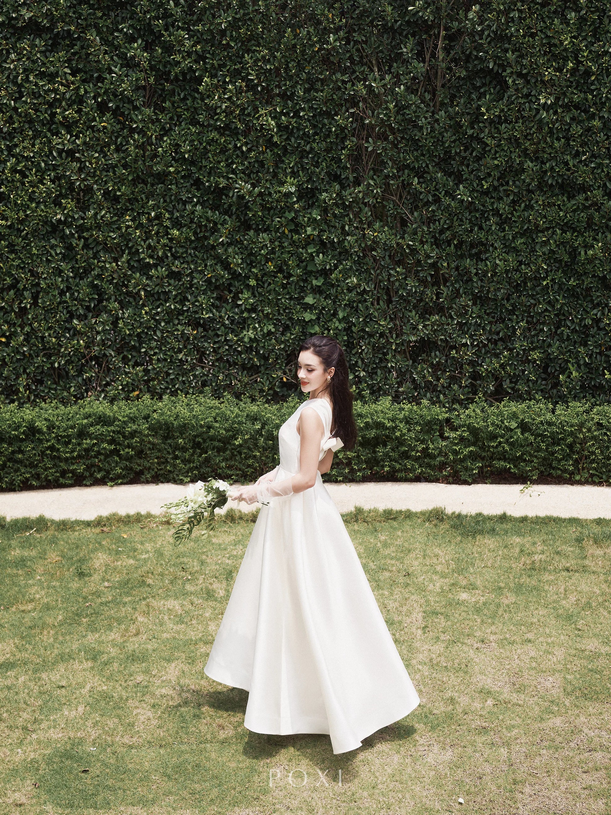 Đầm cổ tròn không tay cut-out lưng sau - D1910 Regular