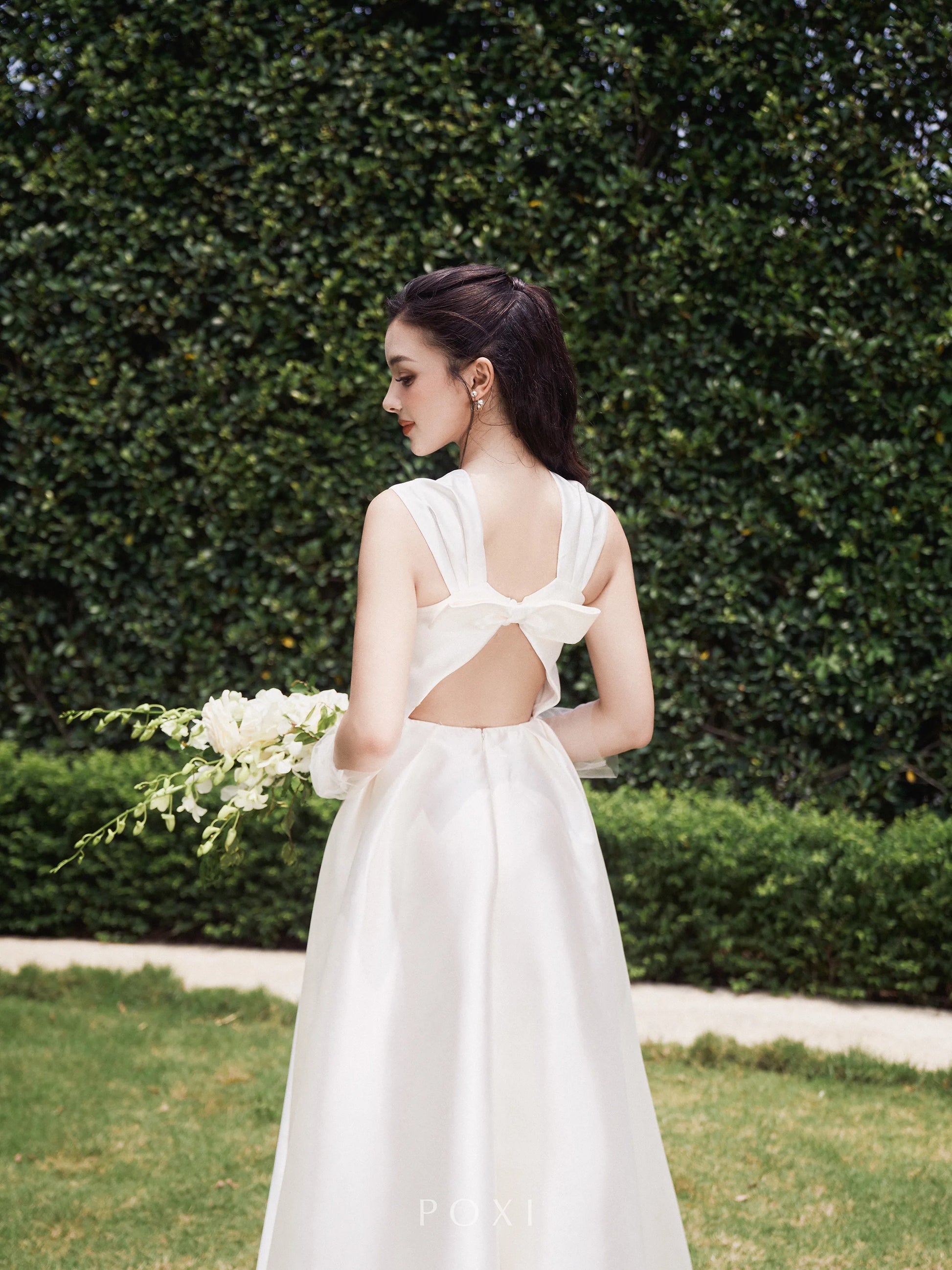 Đầm cổ tròn không tay cut-out lưng sau - D1910 Regular