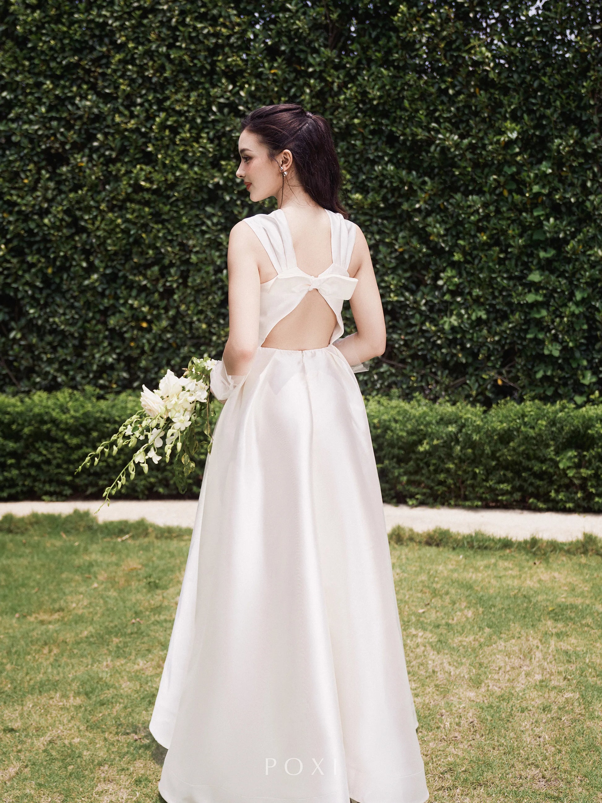 Đầm cổ tròn không tay cut-out lưng sau - D1910 Regular