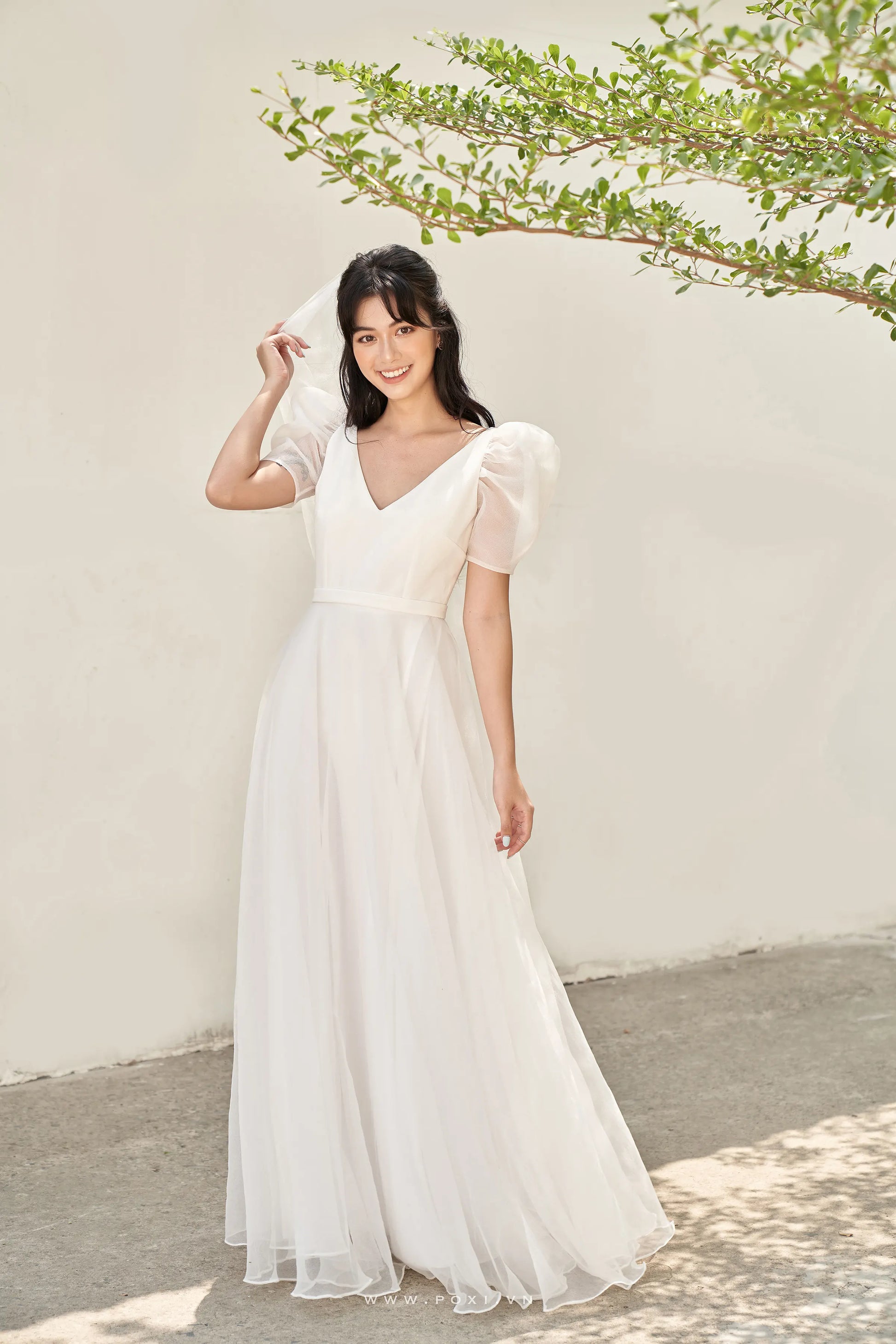 Gentel wedding dress with V neck, short sleeves and flared skirt - D1597 Regular