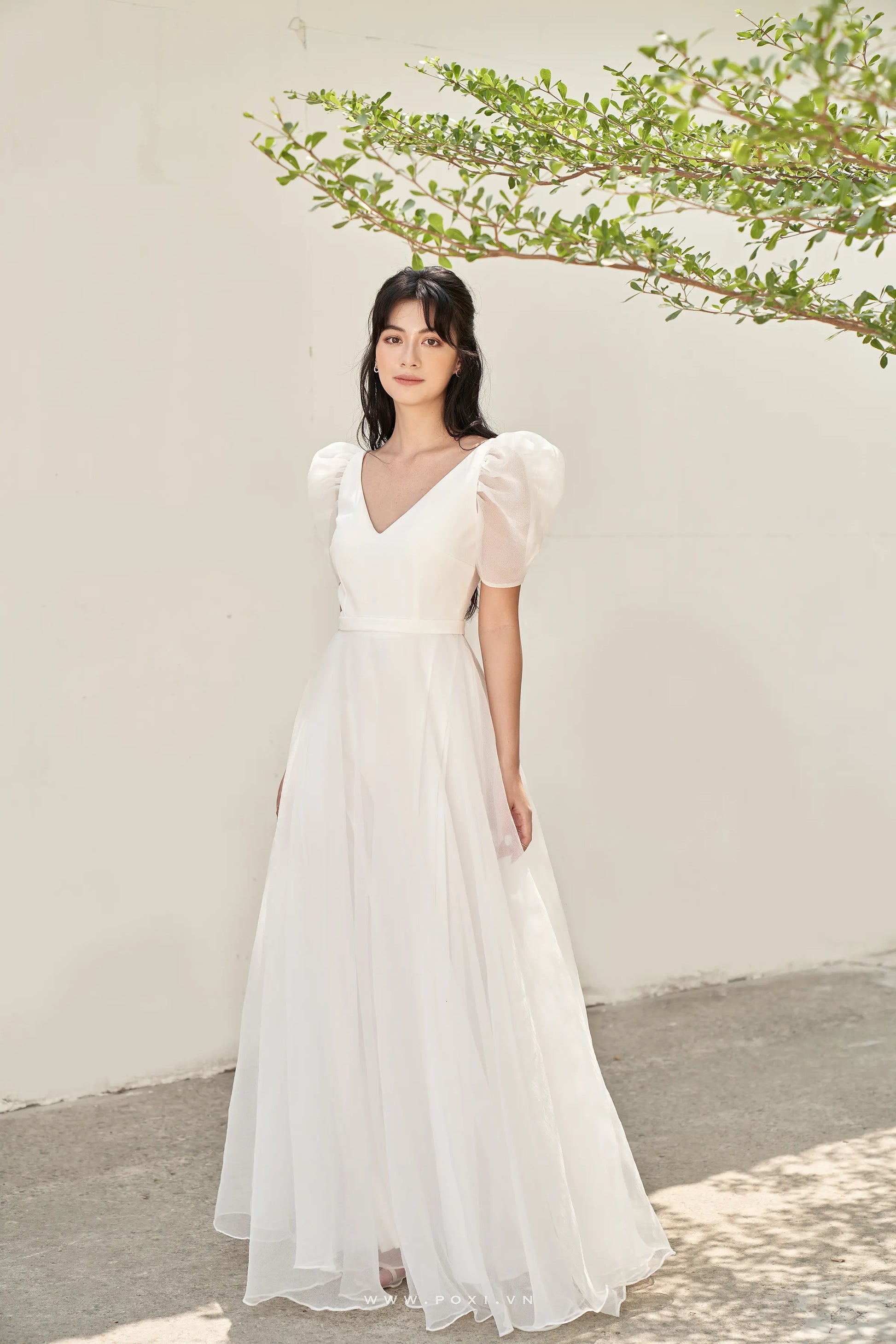 Gentel wedding dress with V neck, short sleeves and flared skirt - D1597 Regular