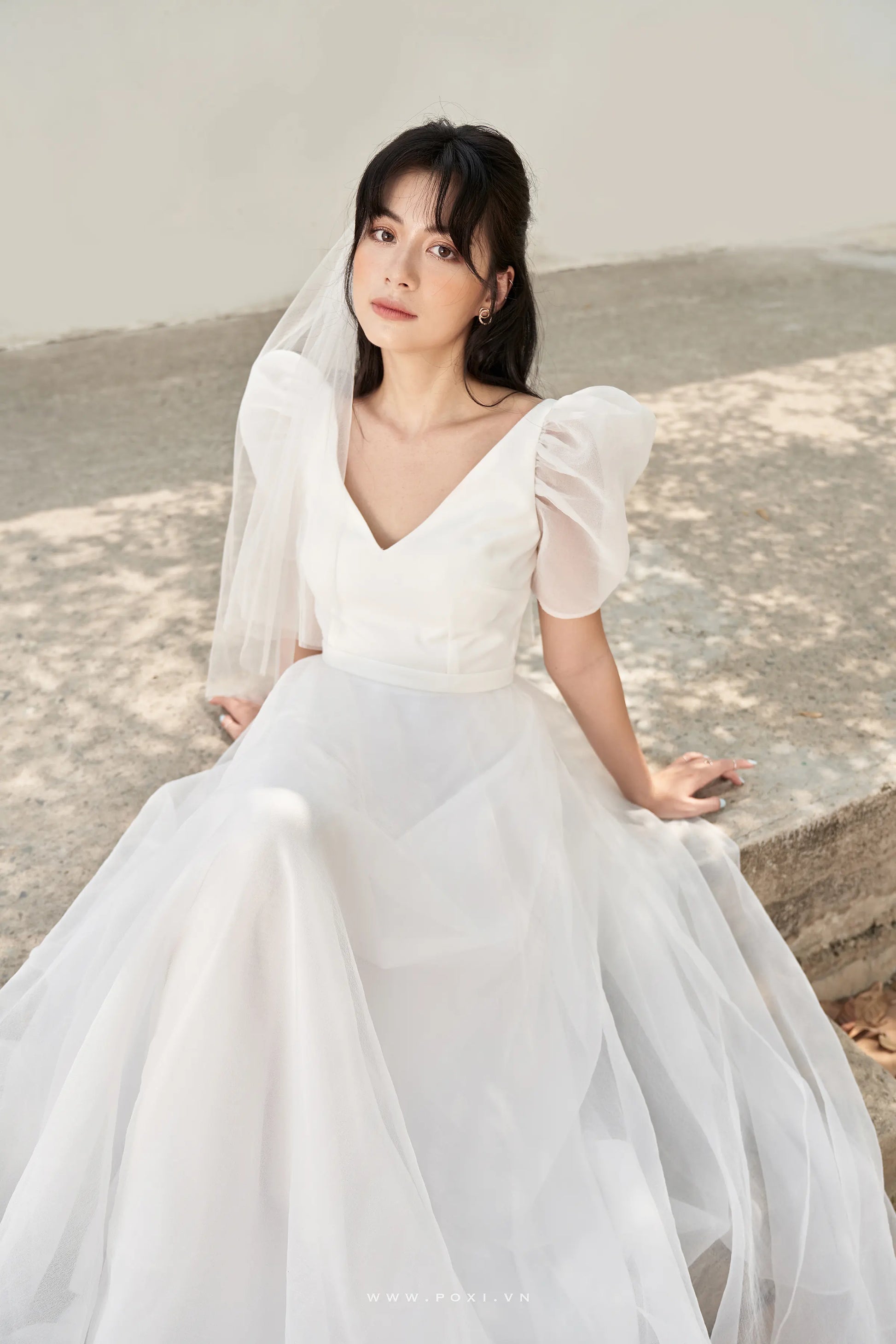 Gentel wedding dress with V neck, short sleeves and flared skirt - D1597 Regular