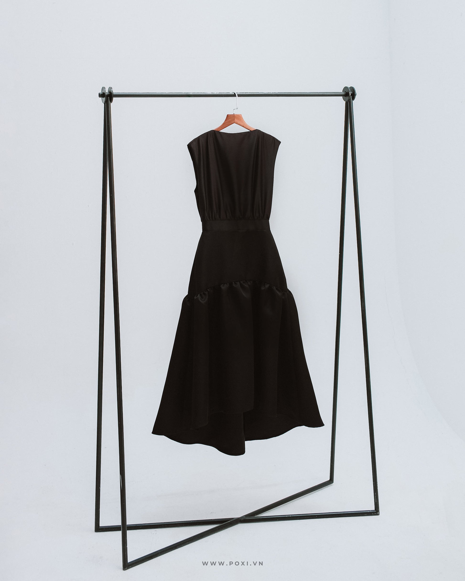 Minimalist black party dress with crew neck and mullet skirt - D1811 - POXI