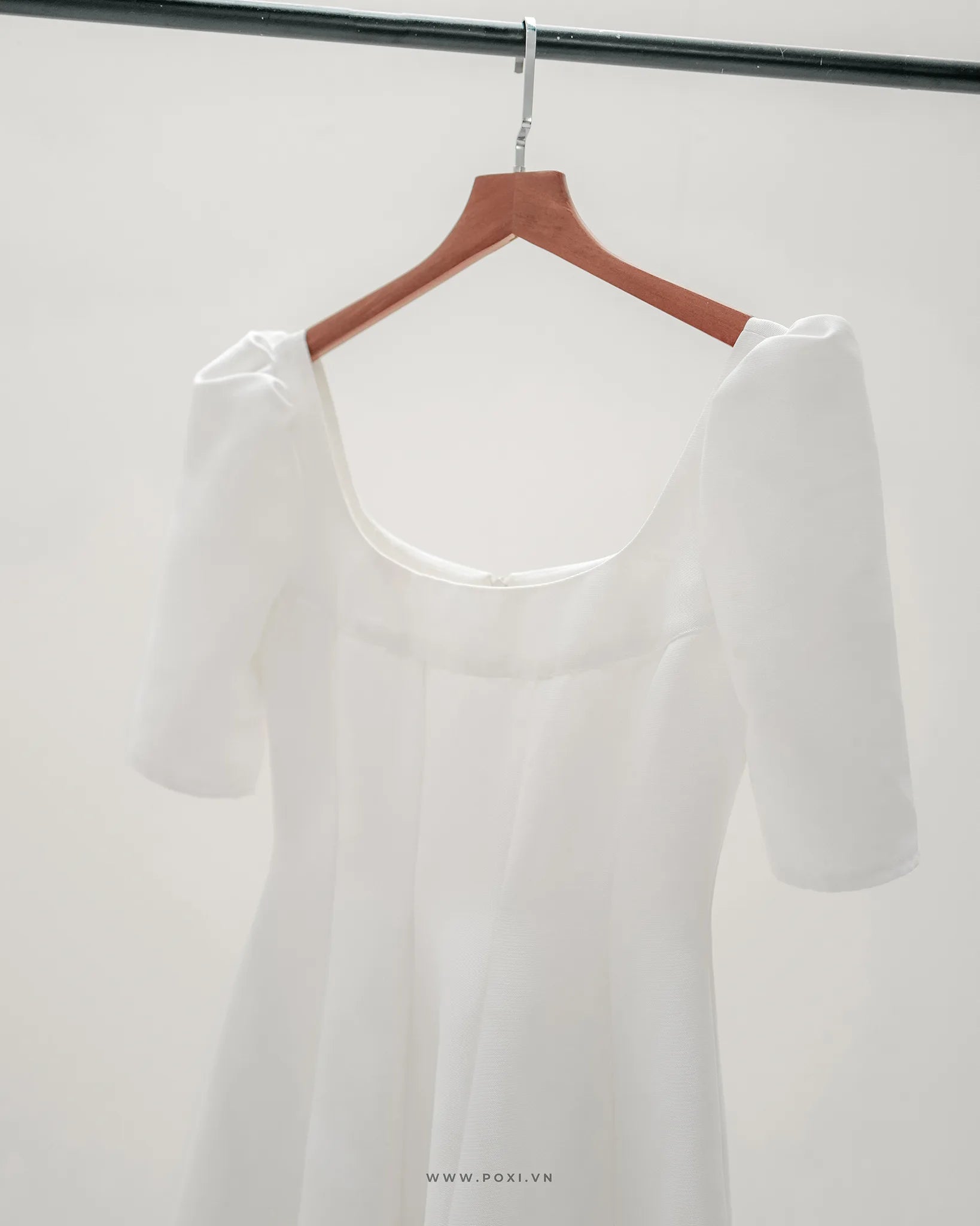 Simple party dress with gentle off-white color and fluttering flared skirt - D1680B - POXI