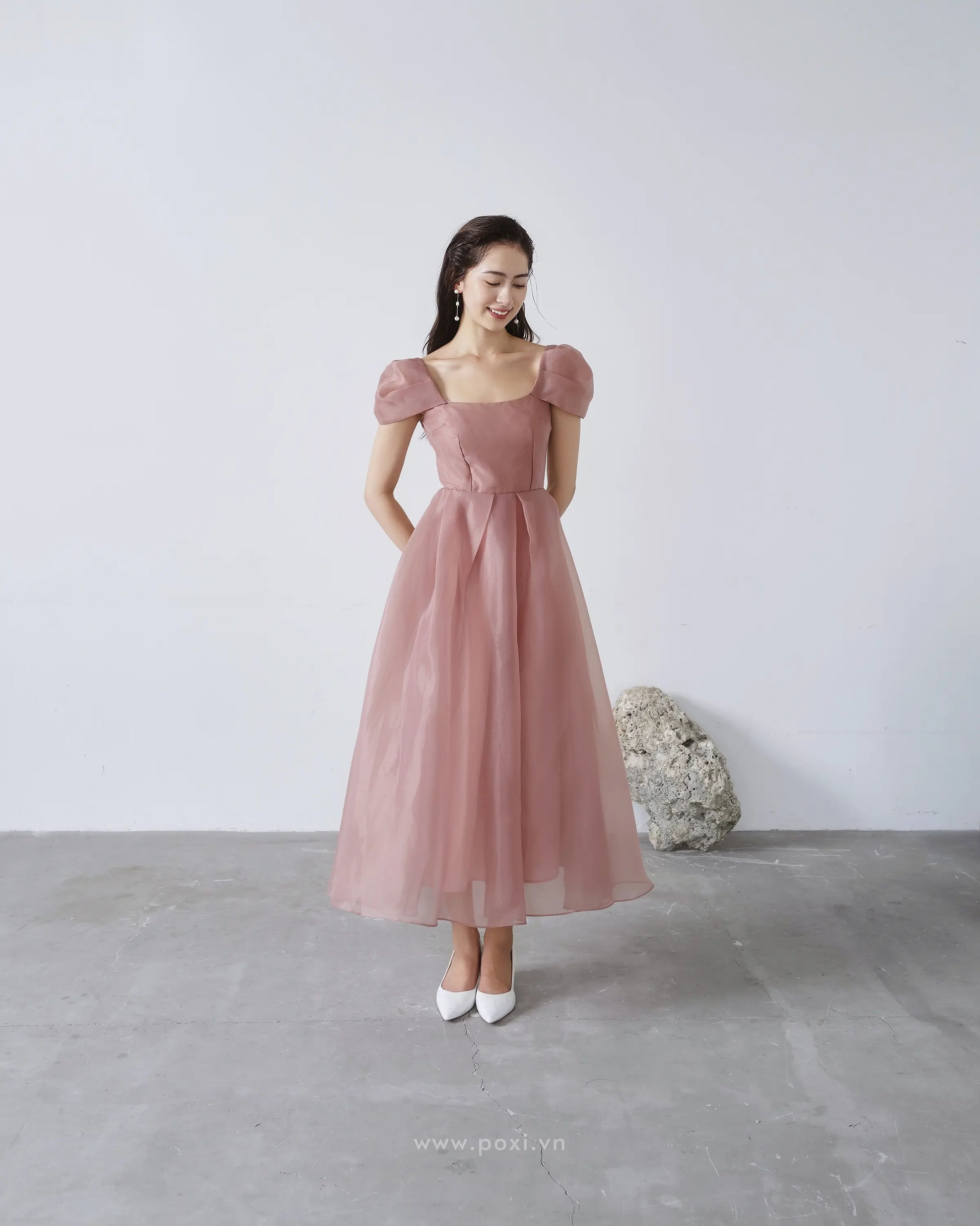 Đầm cổ vuông tay ngắn xếp nếp tạo kiểu, dáng váy xòe xếp ly - D1744 Regular
