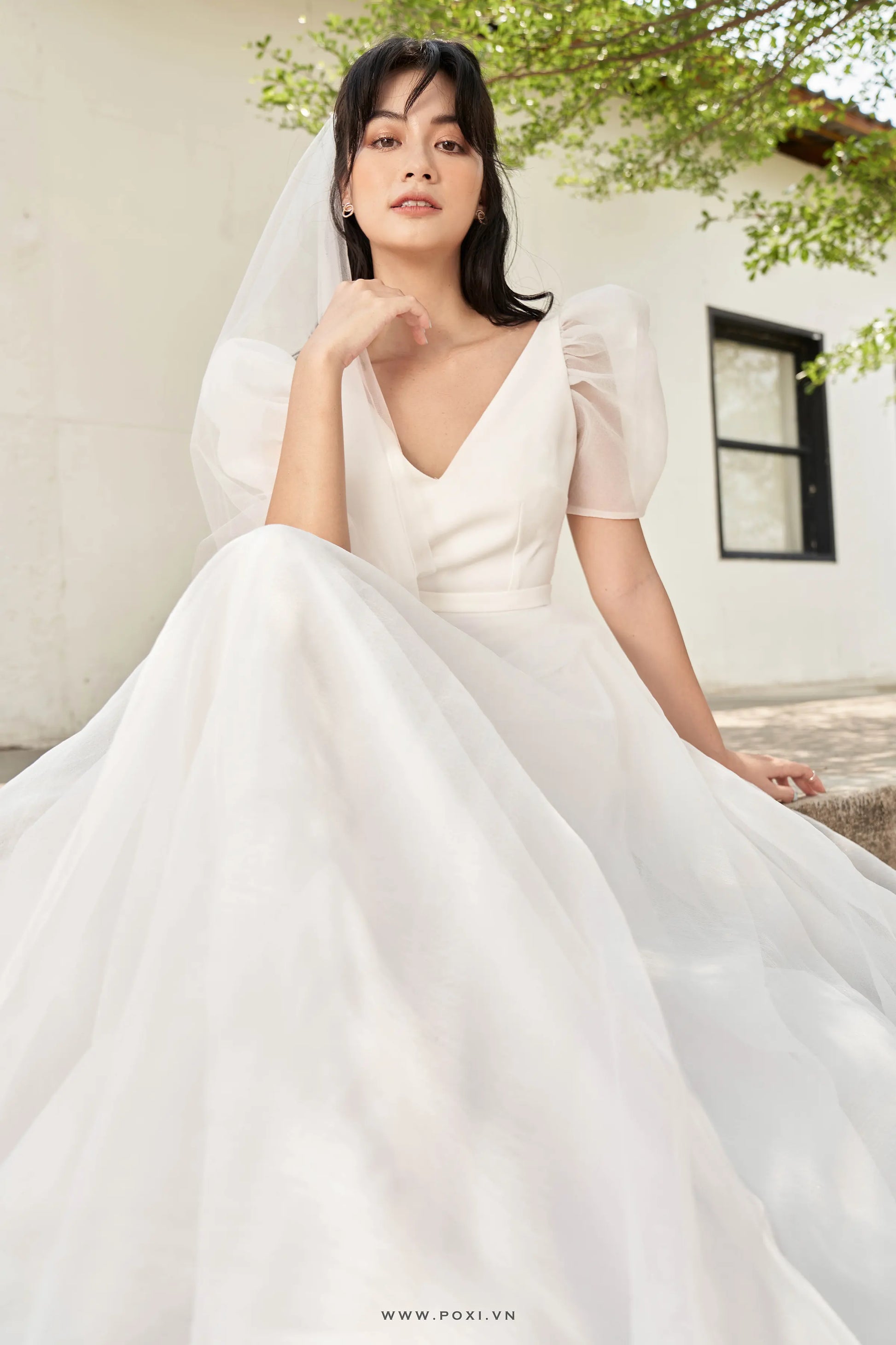 Gentel wedding dress with V neck, short sleeves and flared skirt - D1597 Regular