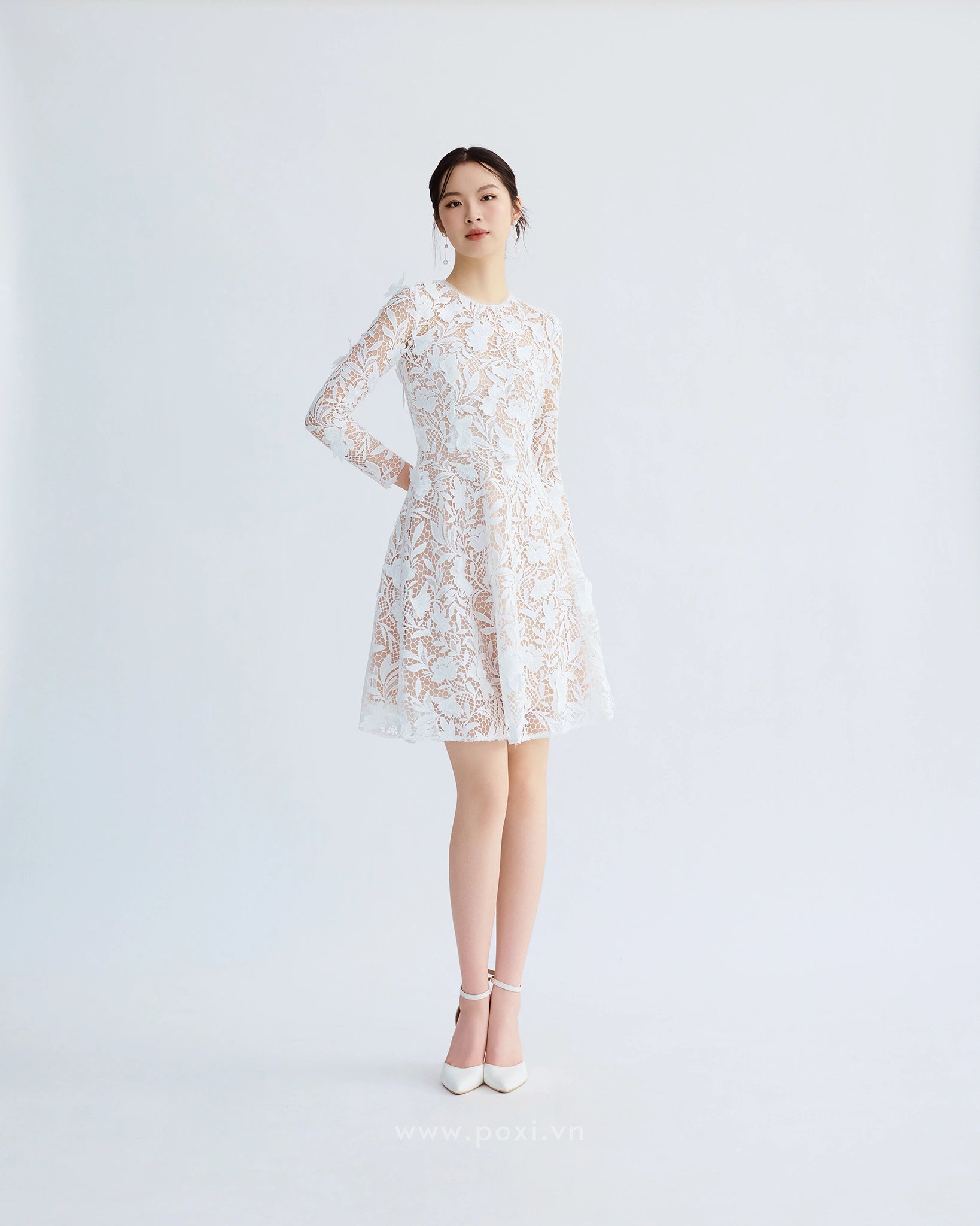 Đầm ren cổ tròn tay dài váy Aline xòe nhẹ - D2001