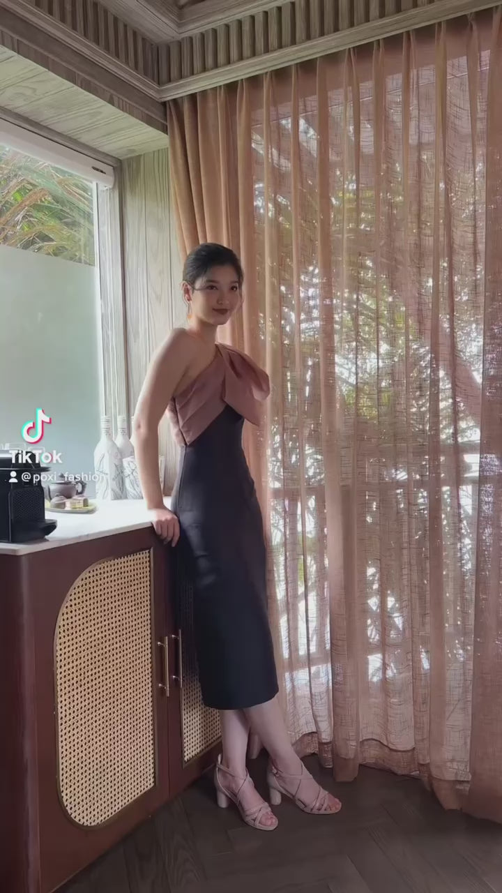 Đầm chéo vai phối nơ to bản dáng váy bút chì xẻ giữa sau - D1778 Regular
