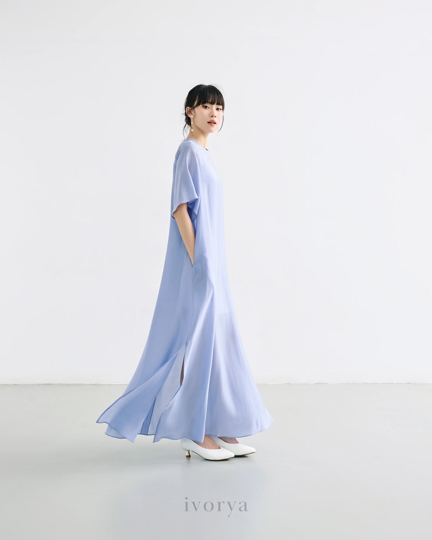 Đầm nữ form rộng màu xanh dương nhạt xẻ tà bên sườn - YD9922B
