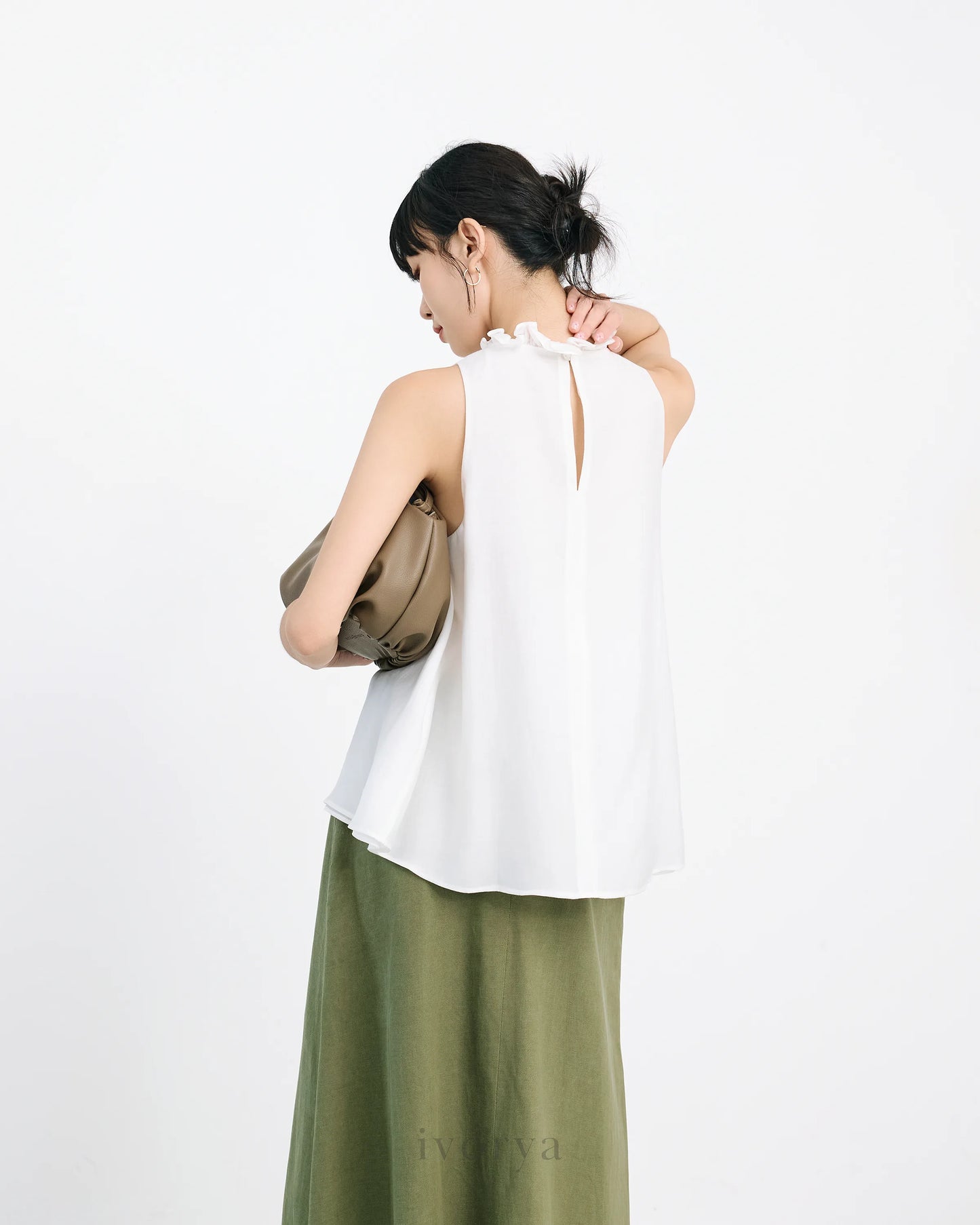 Áo kiểu nữ màu trắng không tay, cổ bèo nhún 2 tầng - SH9881