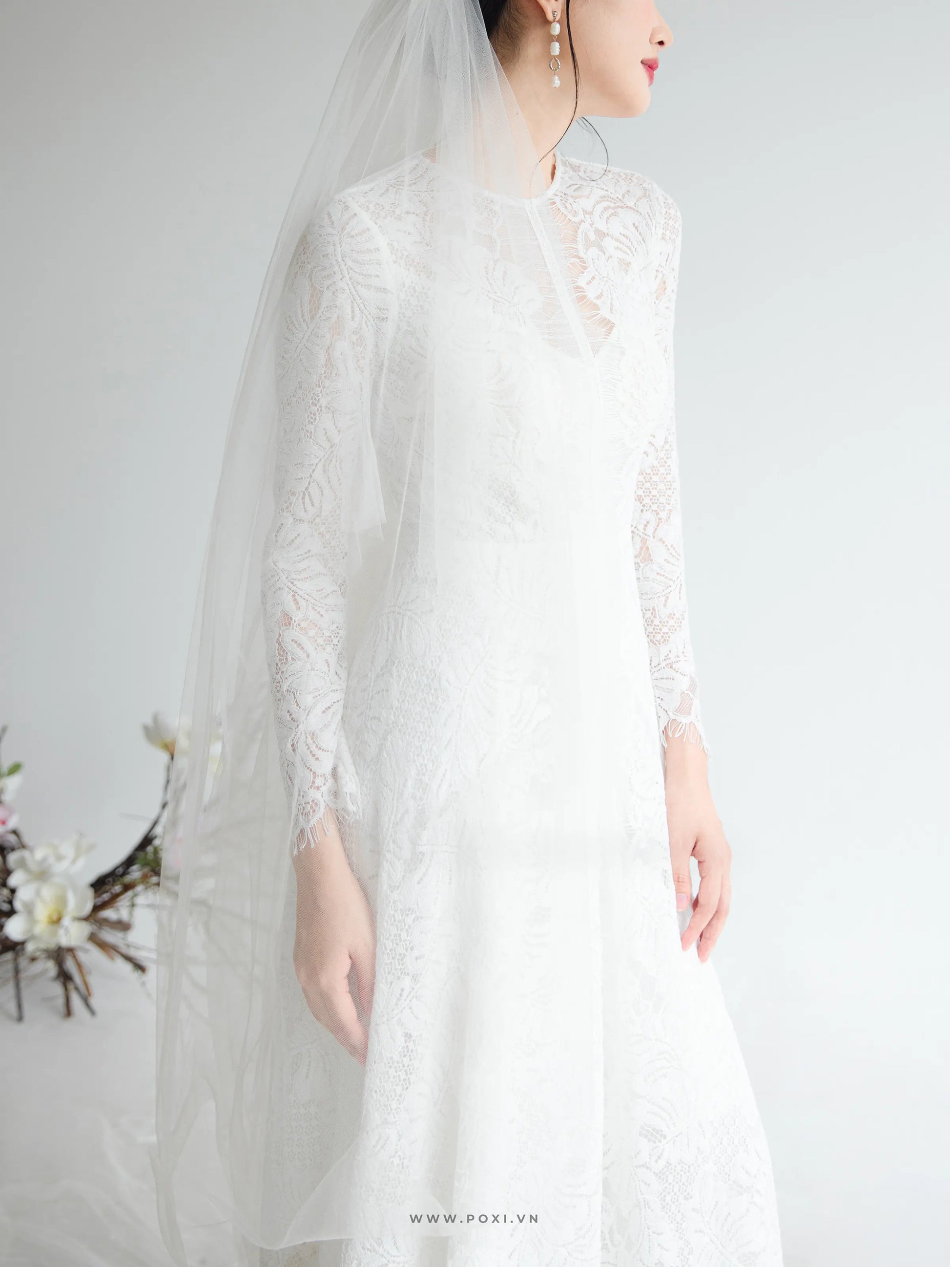 Đầm ren cổ tròn tay dài, dáng váy xòe - D1249 Regular