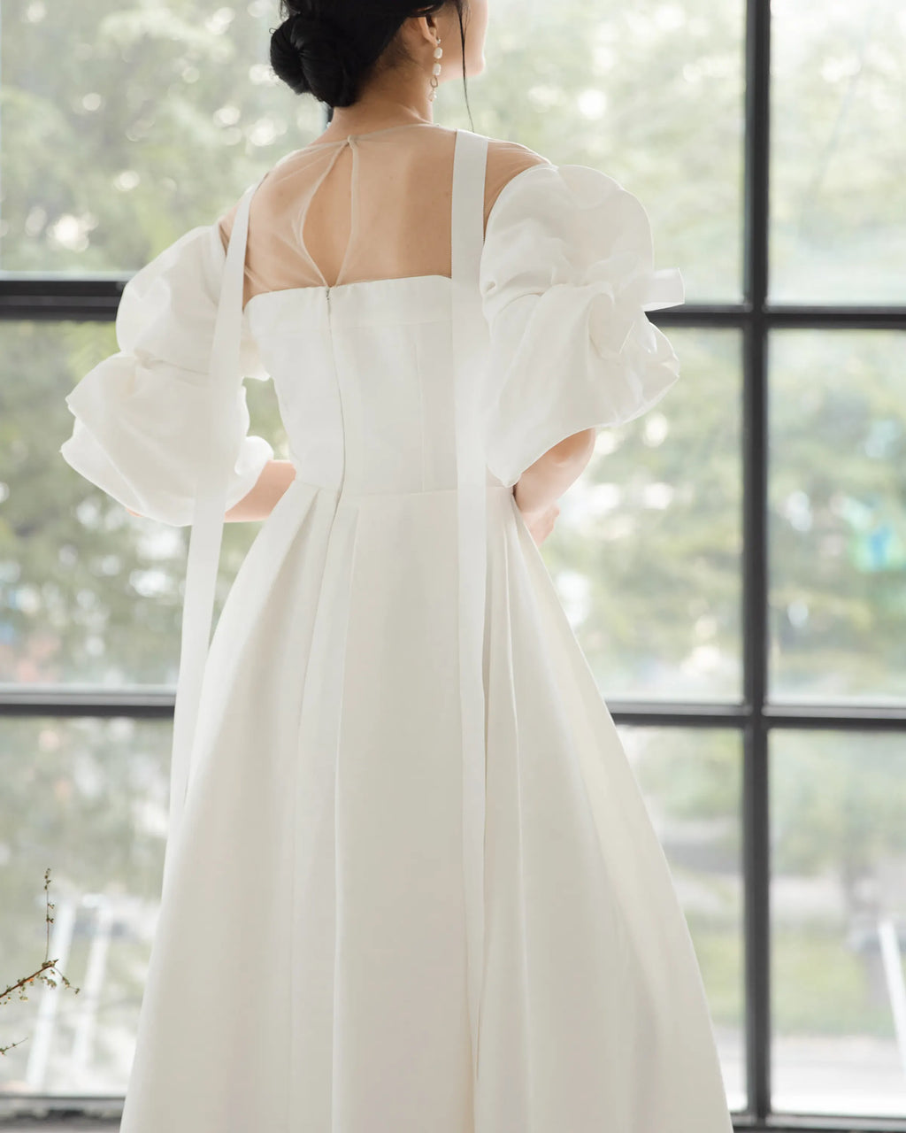 Made-to-order Modern off-the-shoulder wedding dress with impressive puff sleeve - D1834
