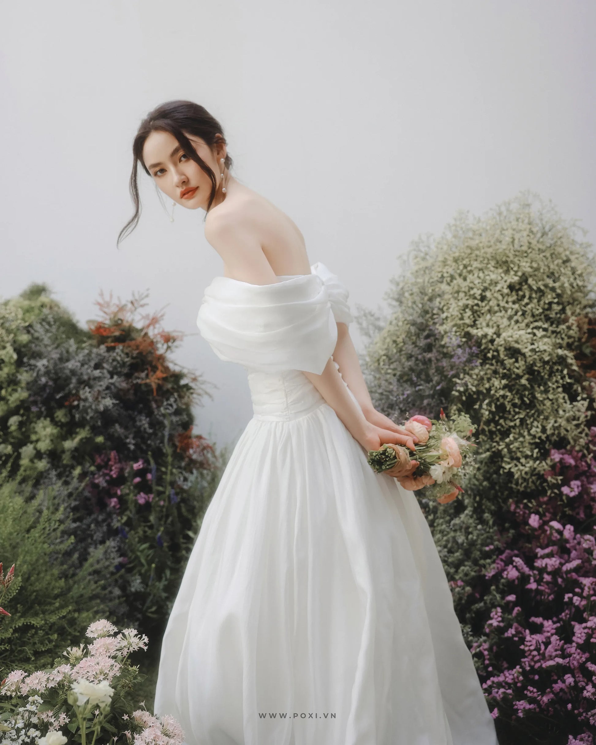 Modern and impressive with an Off-the-shoulder white wedding dress - D1736B - POXI