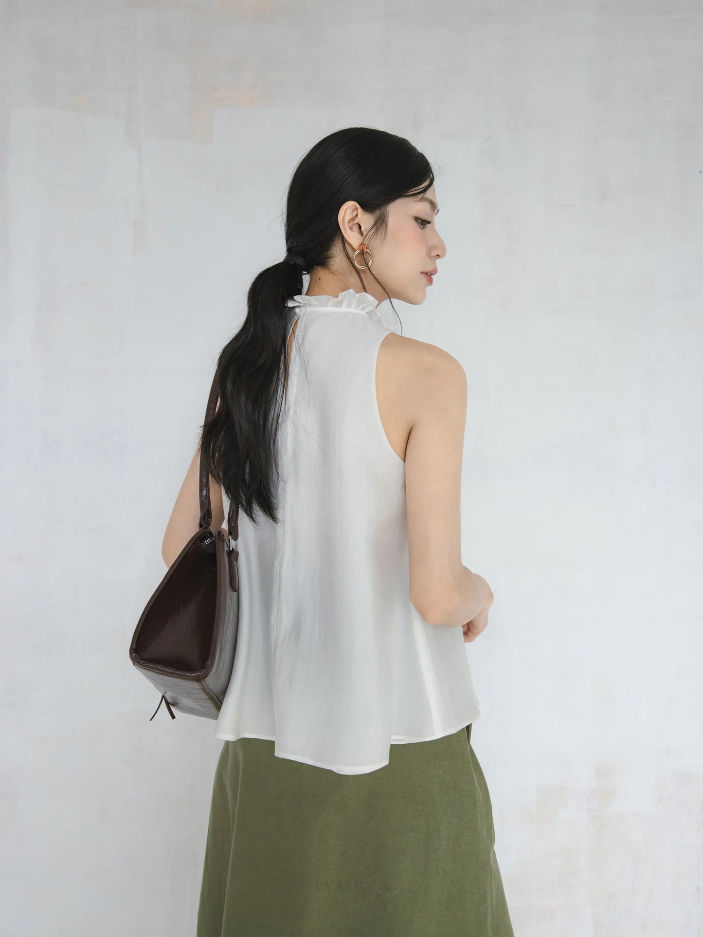 Áo kiểu nữ màu trắng không tay, cổ bèo nhún 2 tầng - SH9881