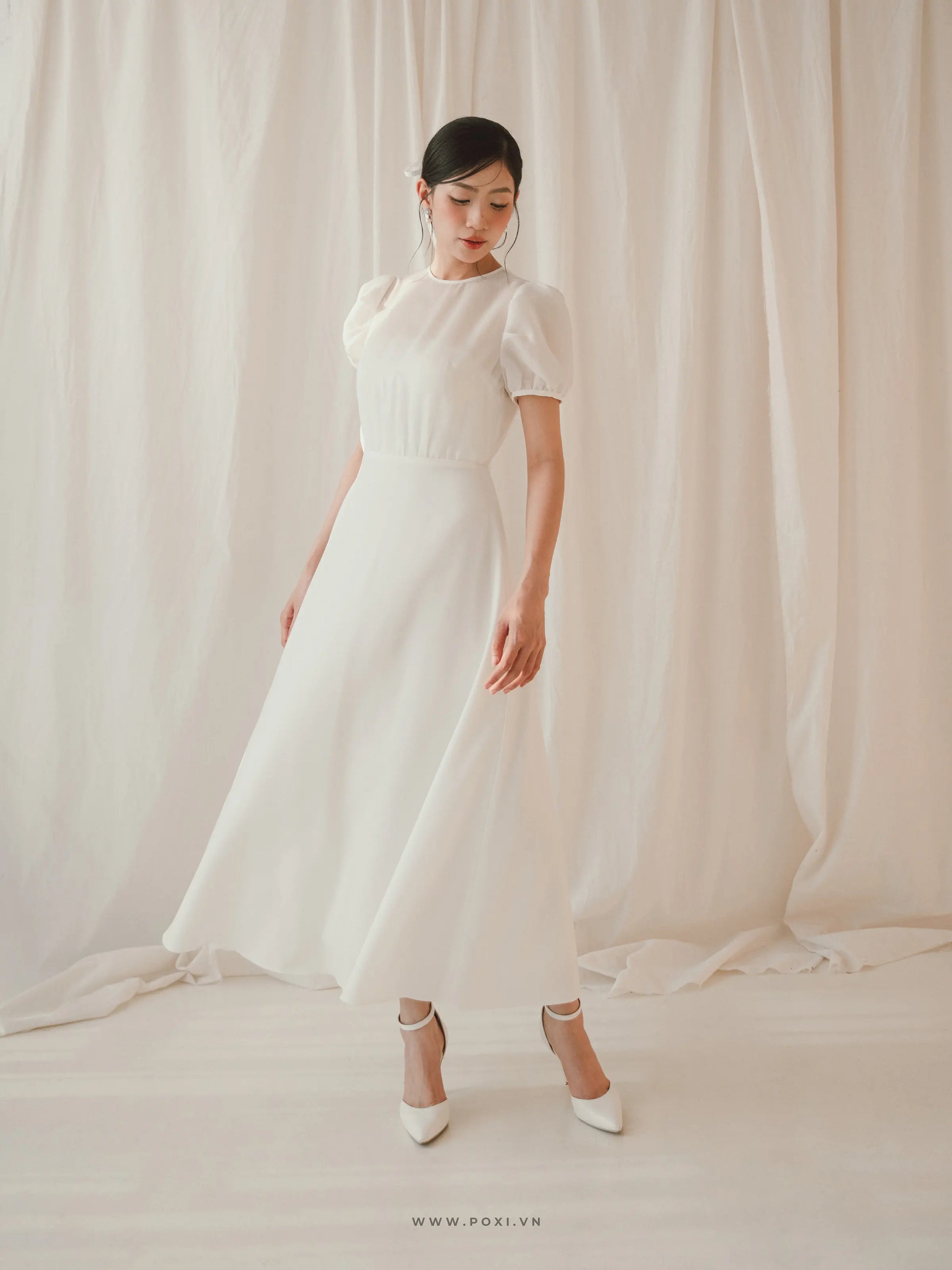 Minimalist wedding dress with crew neck, short sleeves and A line skirt - D1962 Regular