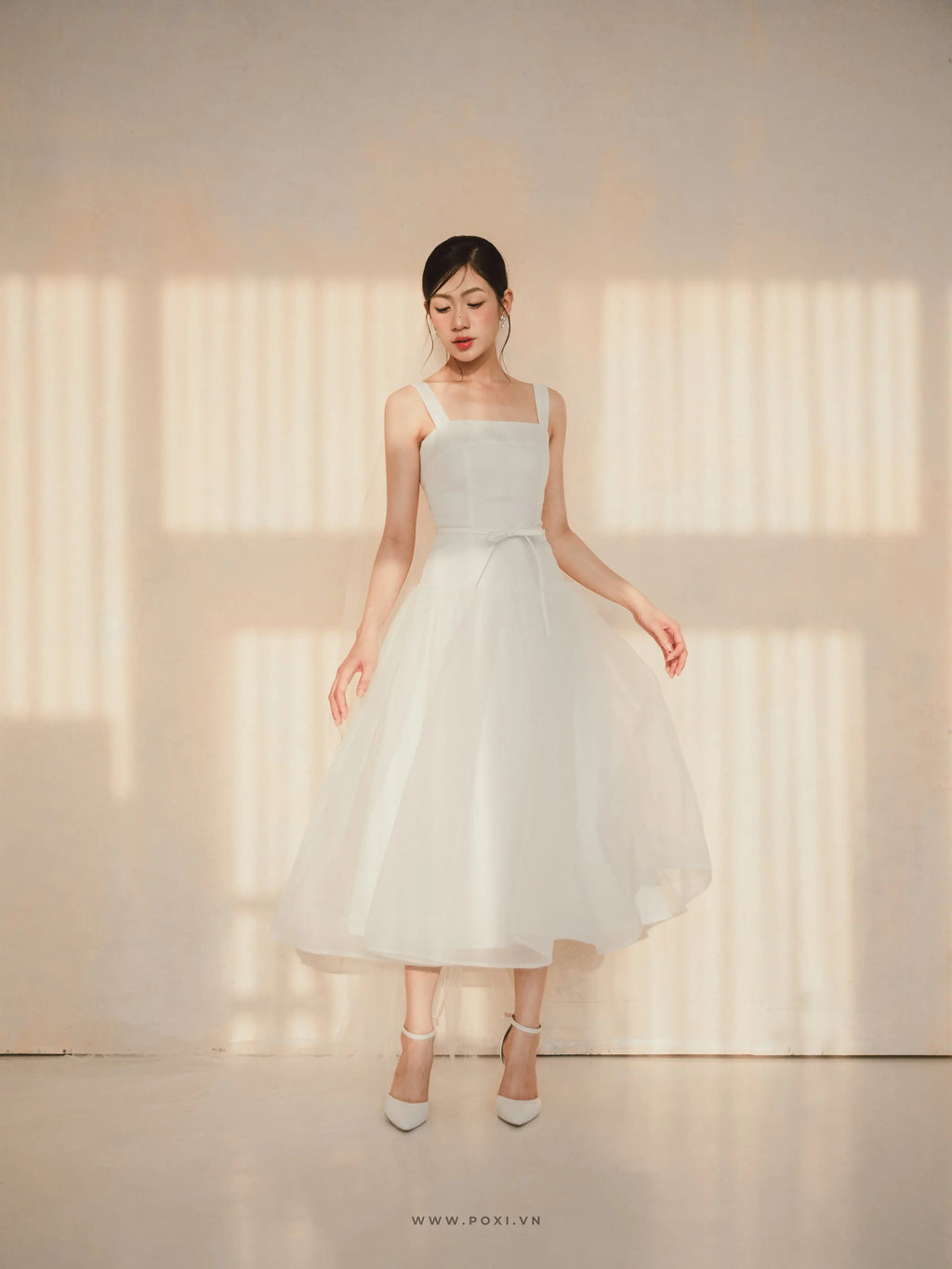 スクエアネックとノースリーブのミニマリストな花柄パーティードレス - D1814C