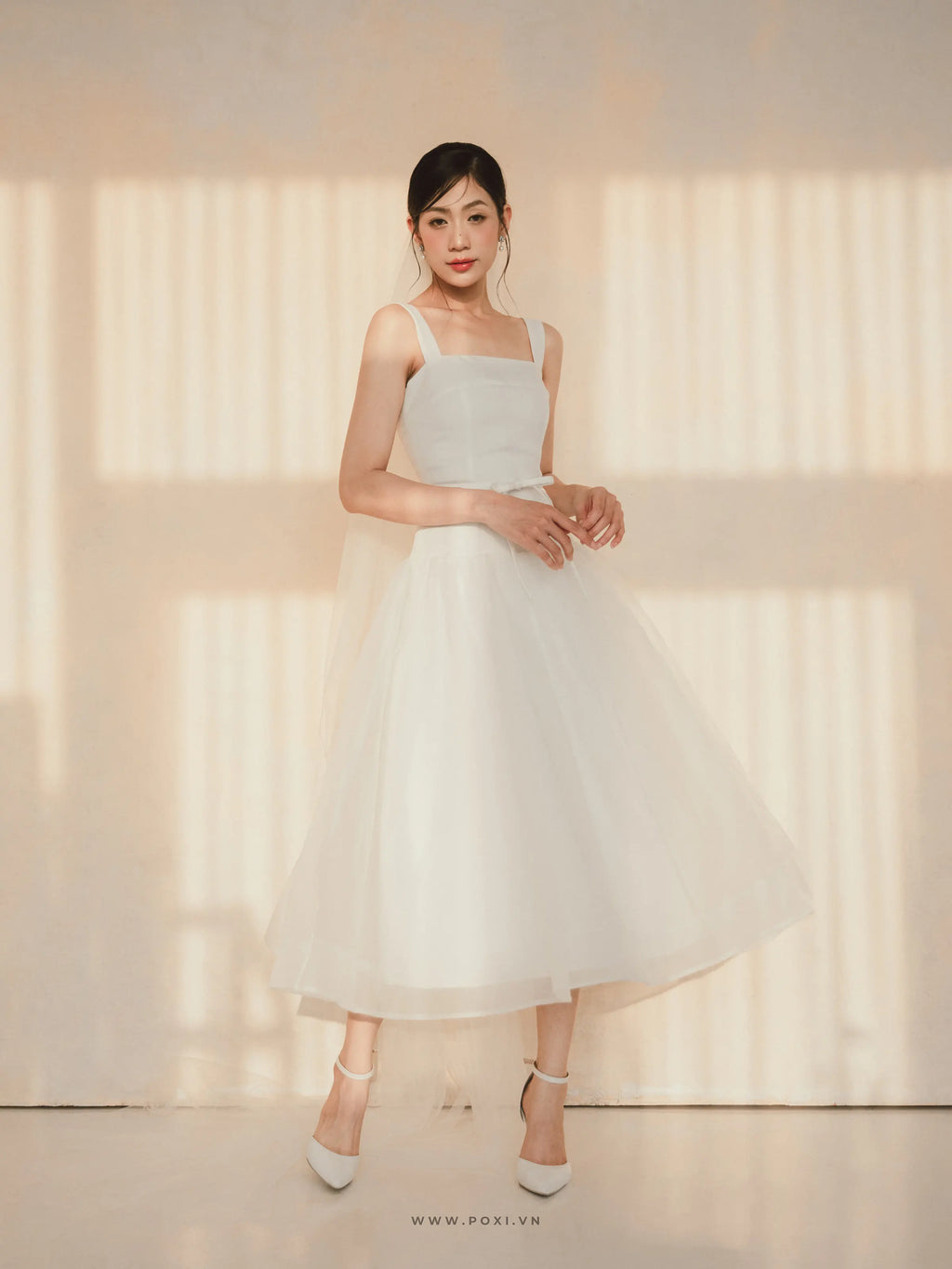 スクエアネックとノースリーブのミニマリストな花柄パーティードレス - D1814C