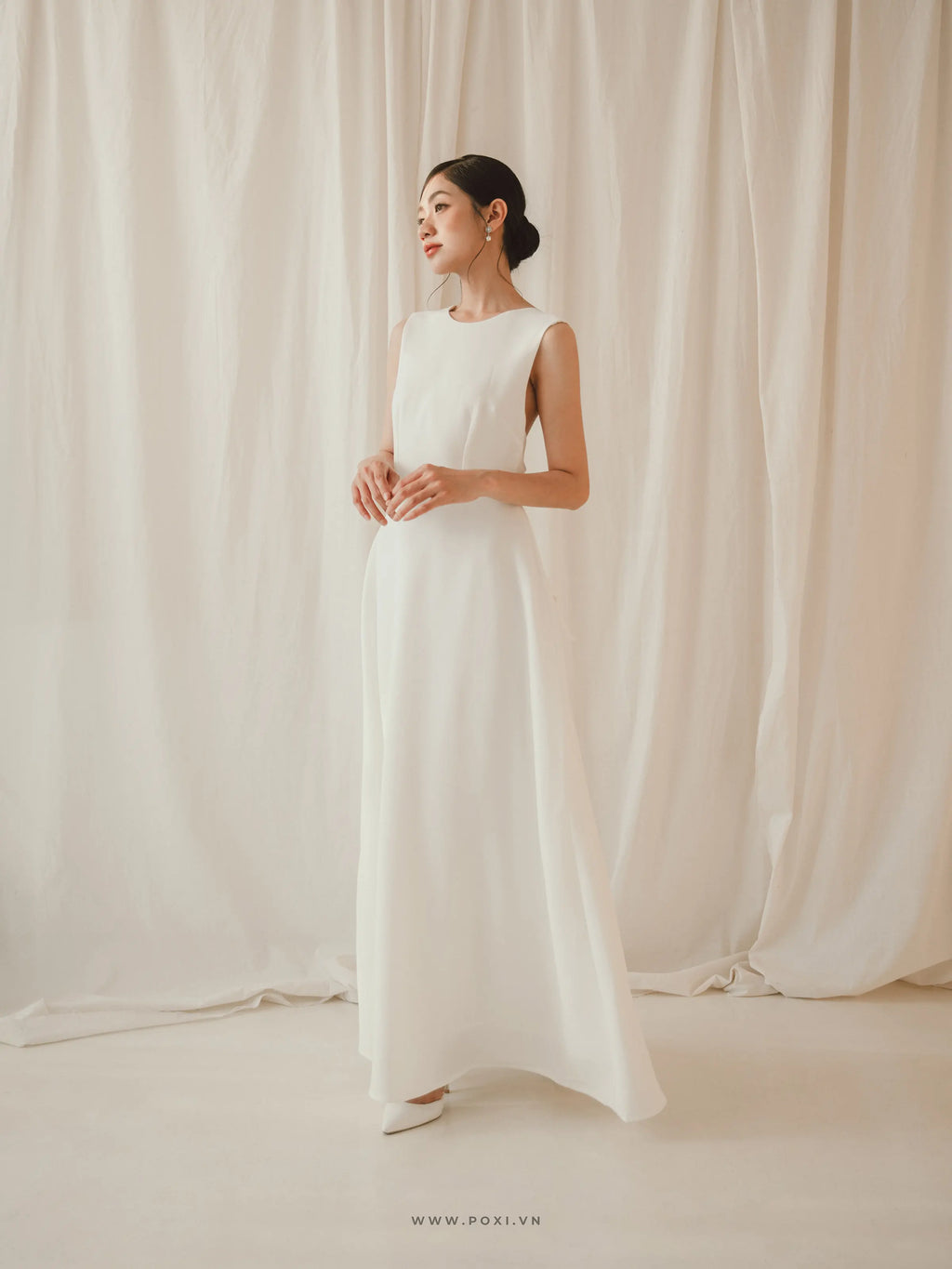 Đầm cổ tròn không tay cut-out lưng sau - F10 Regular