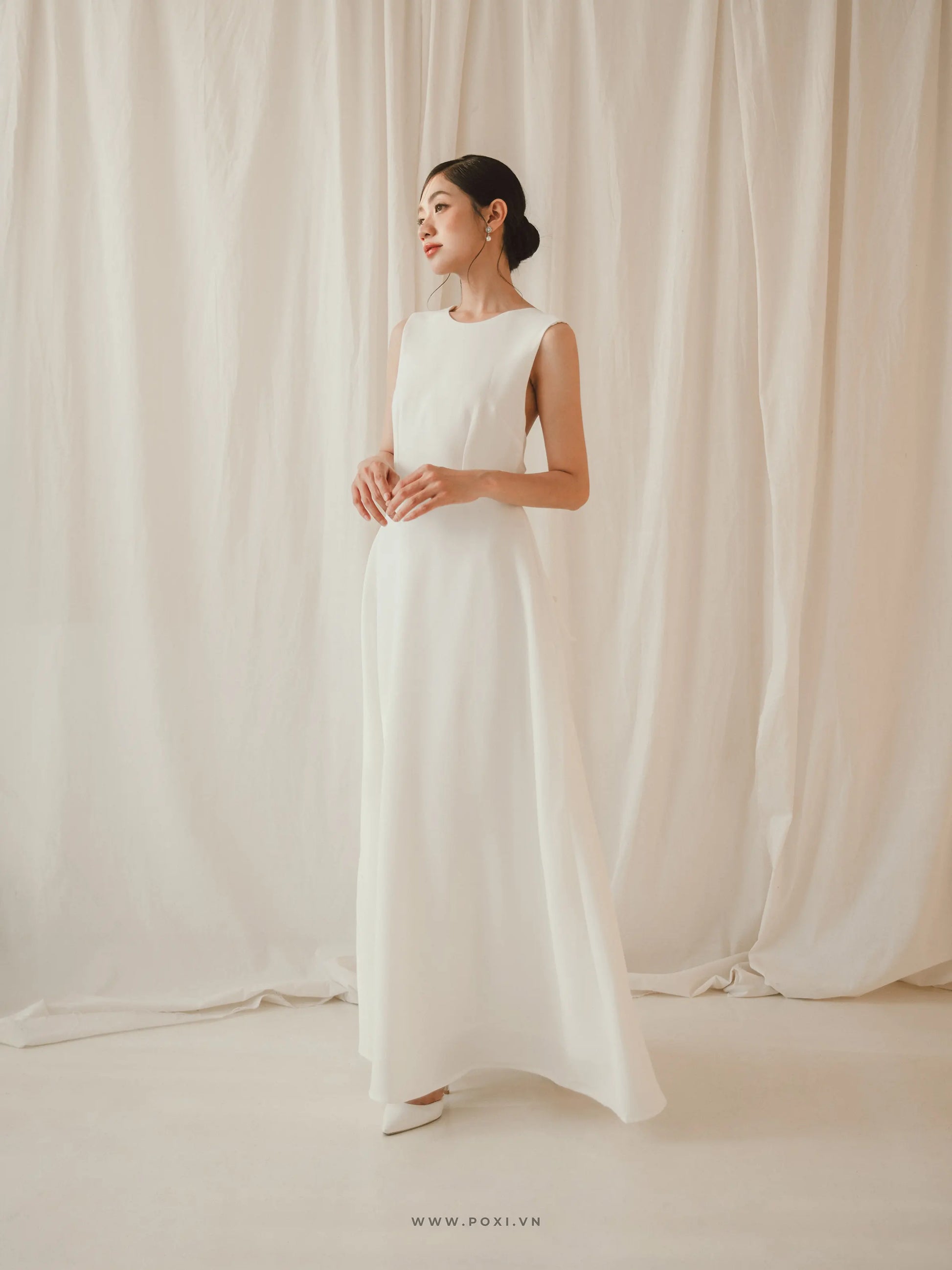 Đầm cổ tròn không tay cut-out lưng sau - F10 Regular