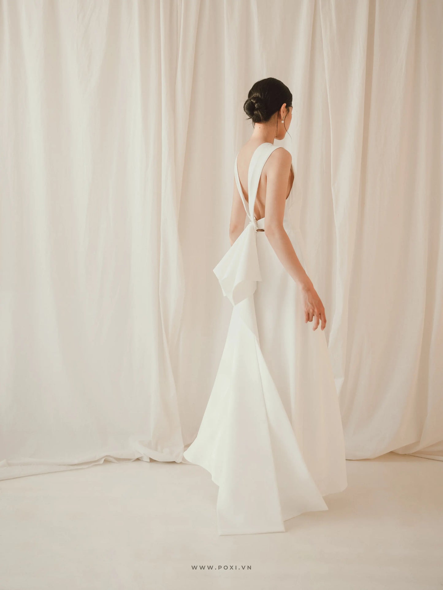 Đầm cổ tròn không tay cut-out lưng sau - F10 Regular