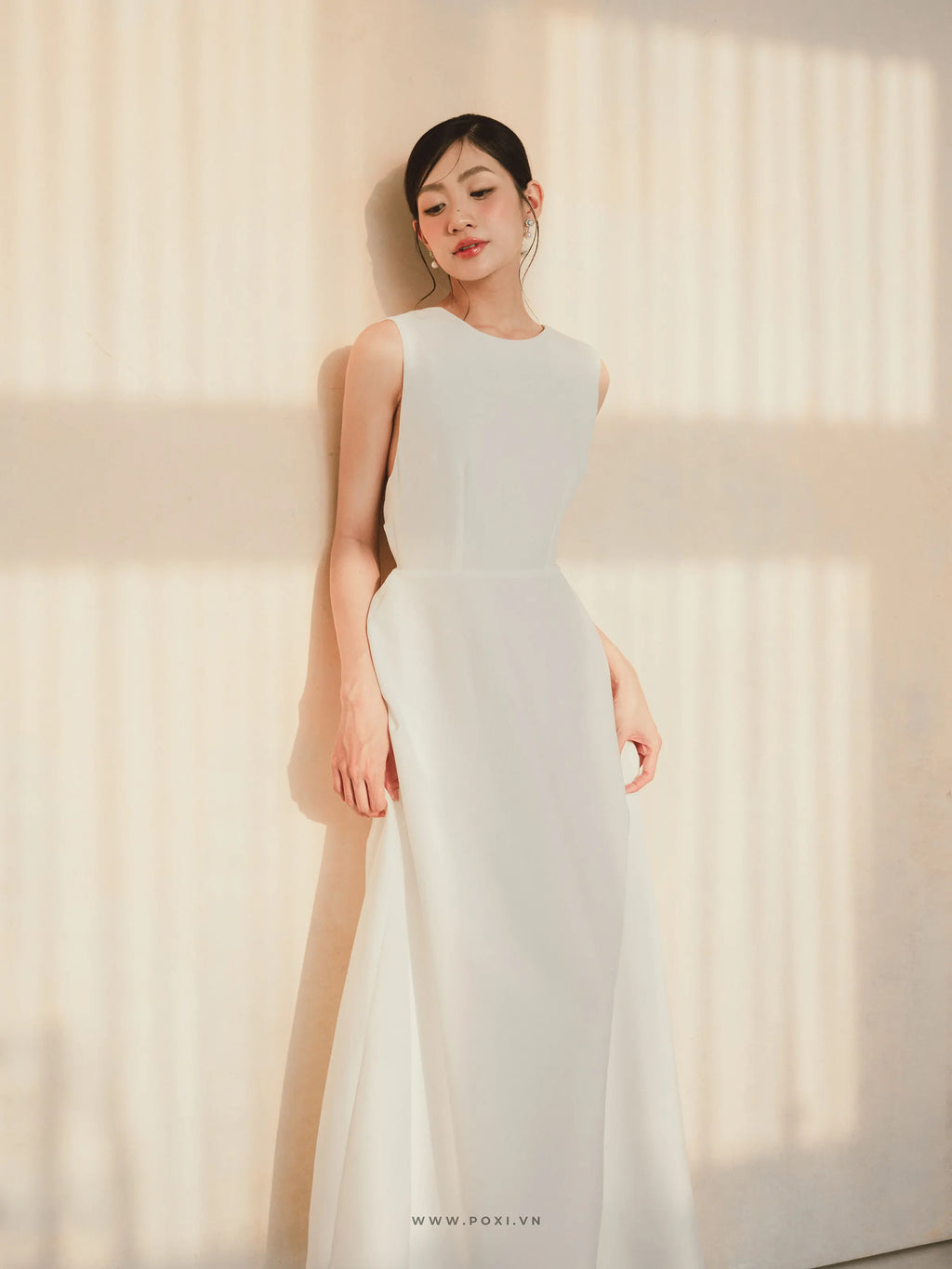 Đầm cổ tròn không tay cut-out lưng sau - F10 Regular