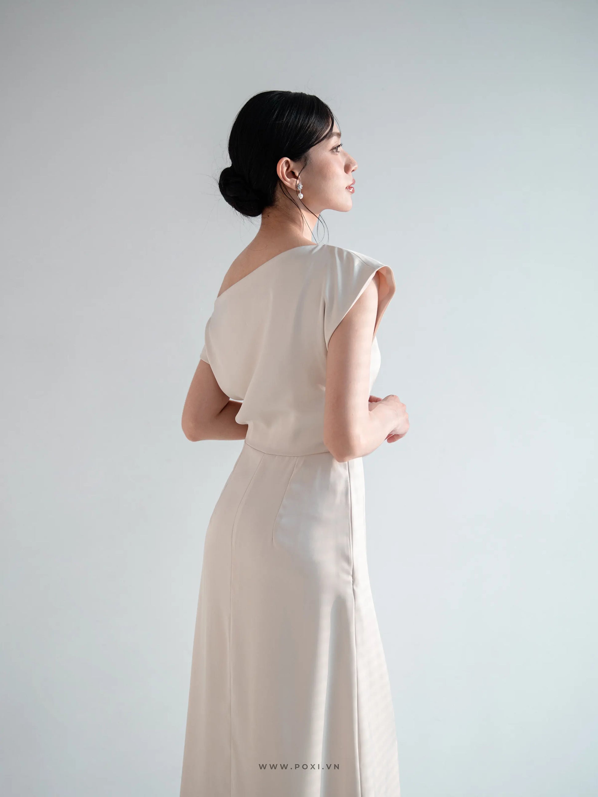 Đầm lệch vai dáng váy A line - D1953B Regular
