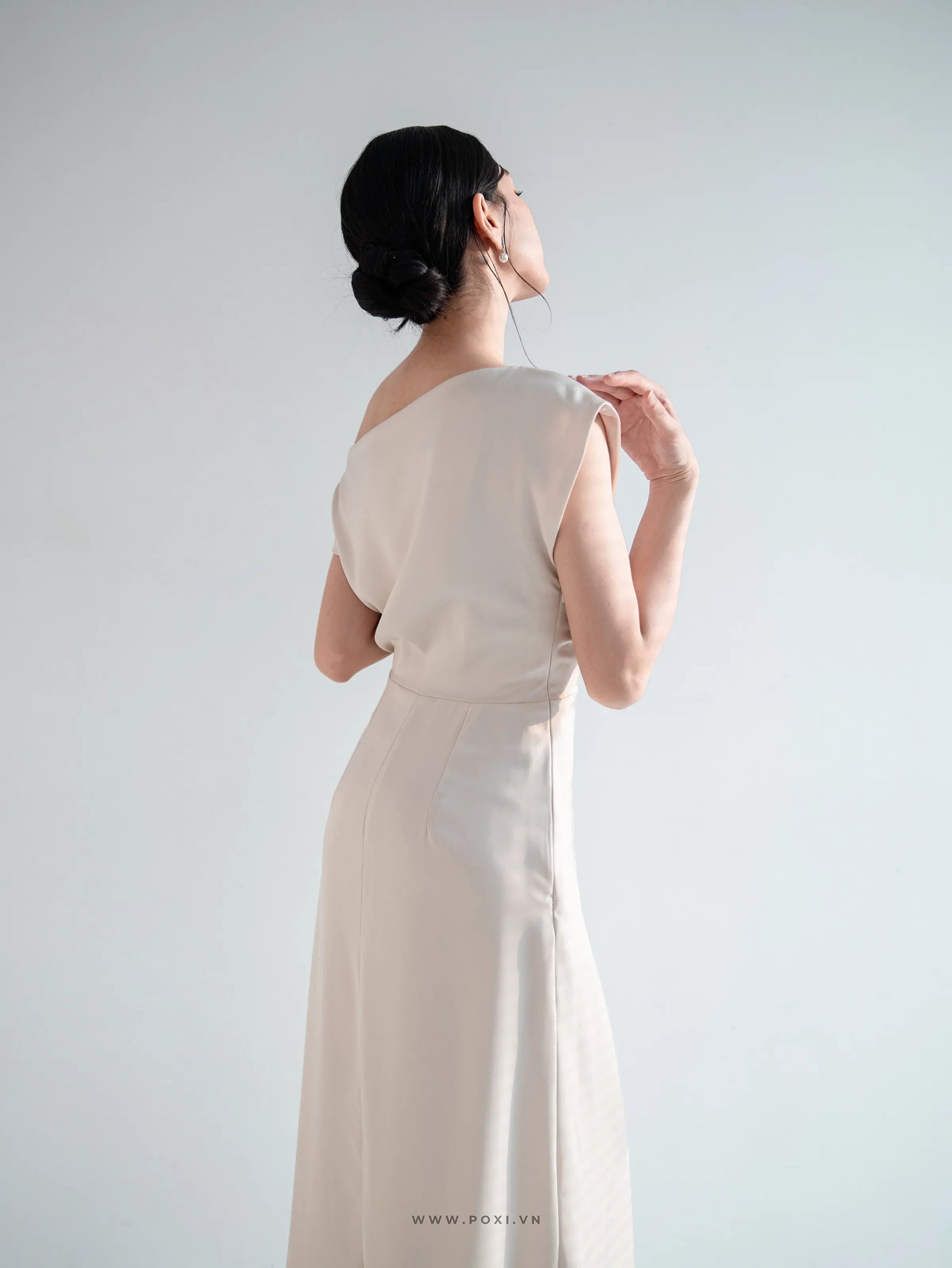 Đầm lệch vai dáng váy A line - D1953B Regular