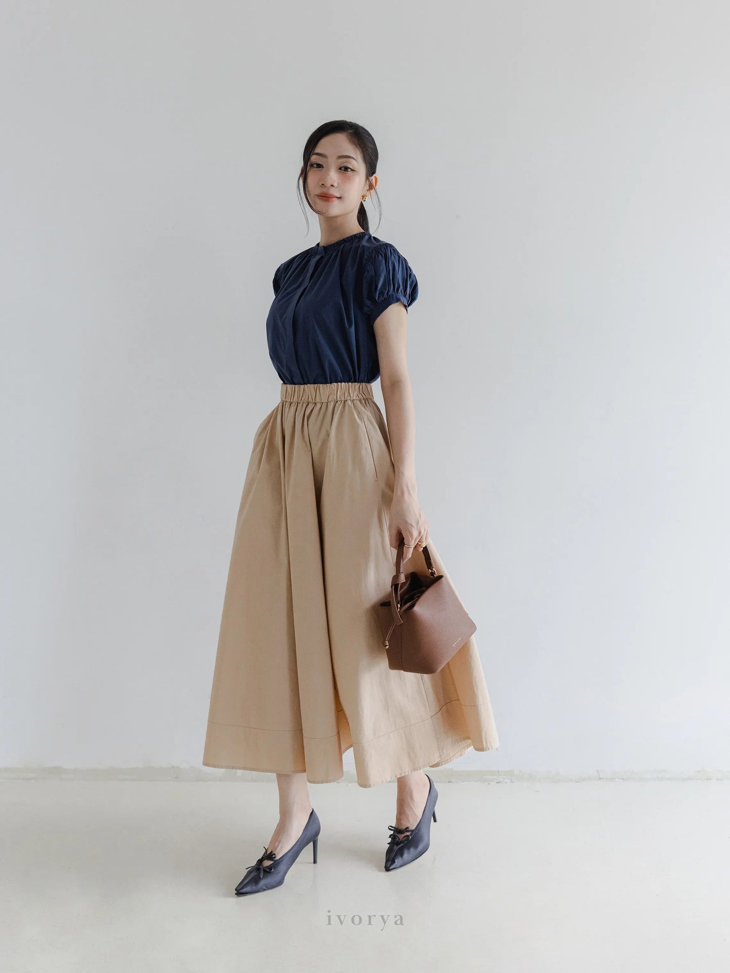 Áo sơ mi màu xanh cổ tròn và tay ngắn - SH9901