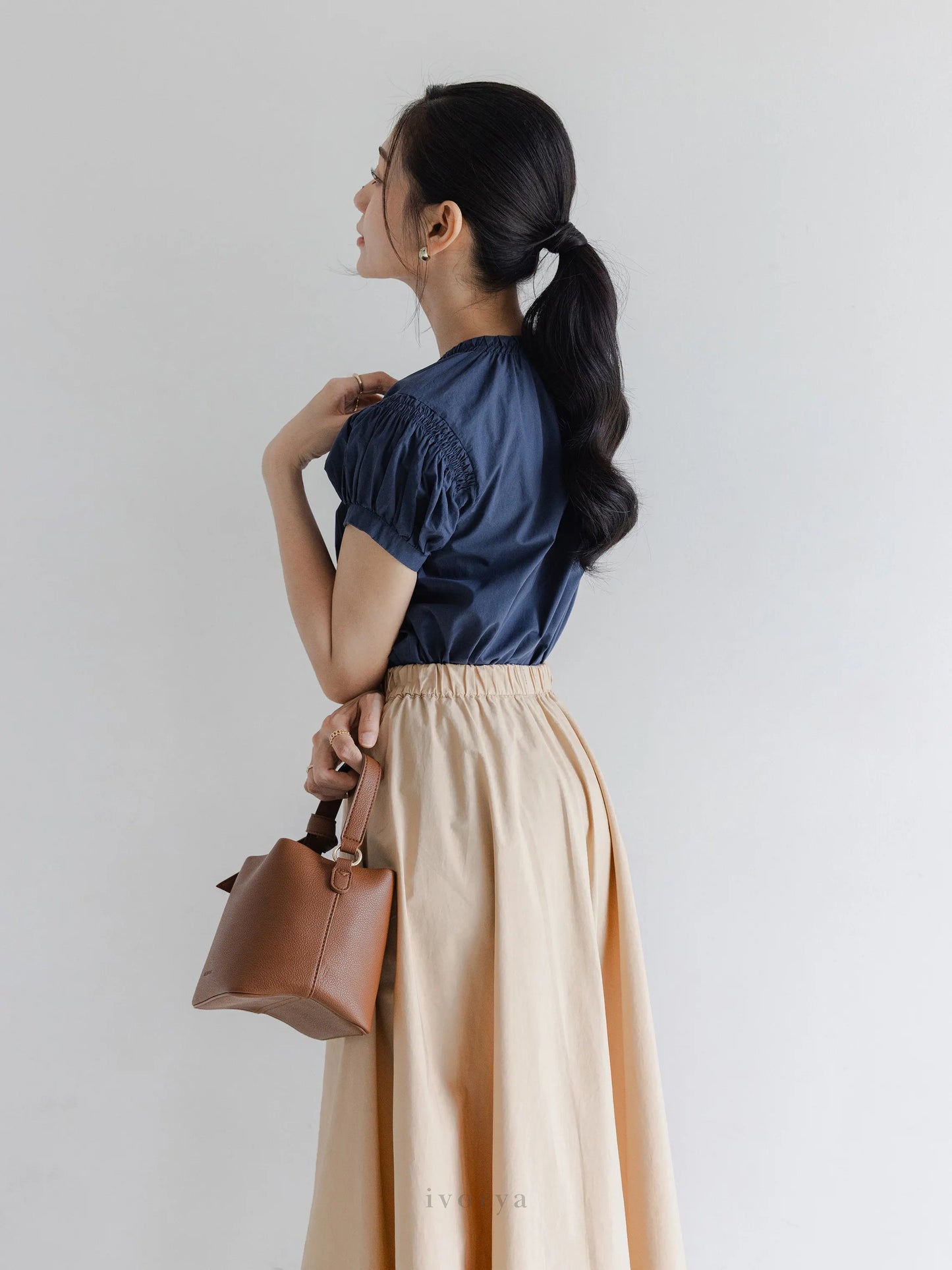 Áo sơ mi màu xanh cổ tròn và tay ngắn - SH9901