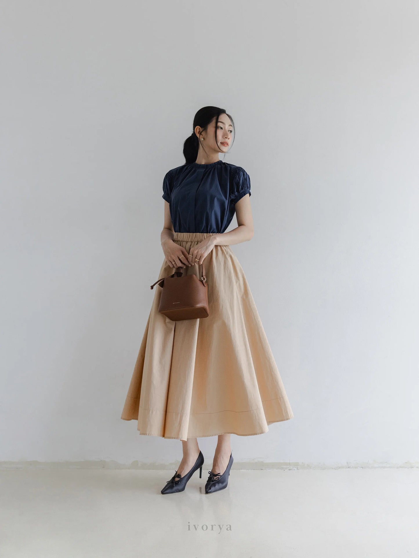 Áo sơ mi màu xanh cổ tròn và tay ngắn - SH9901