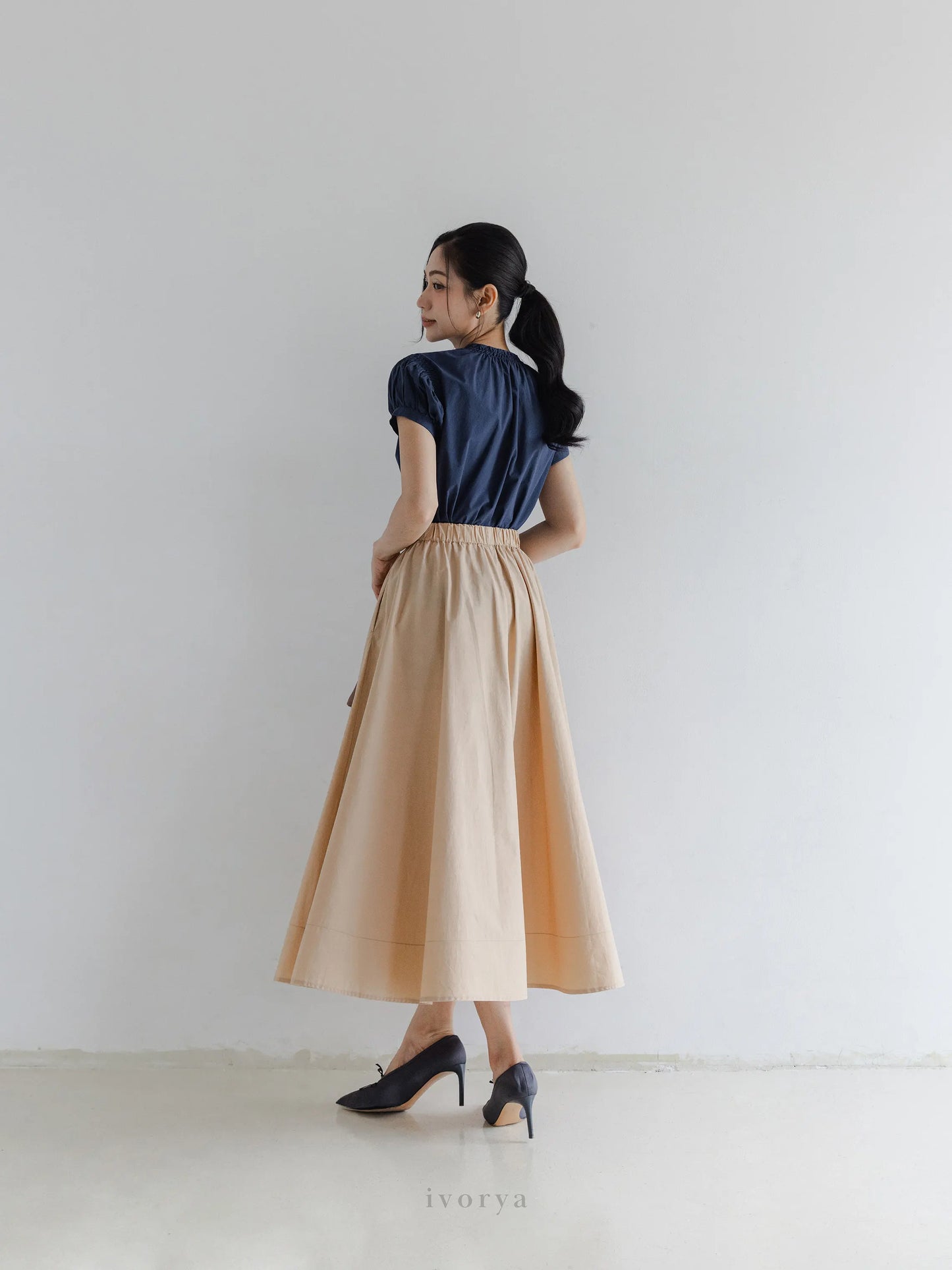 Áo sơ mi màu xanh cổ tròn và tay ngắn - SH9901