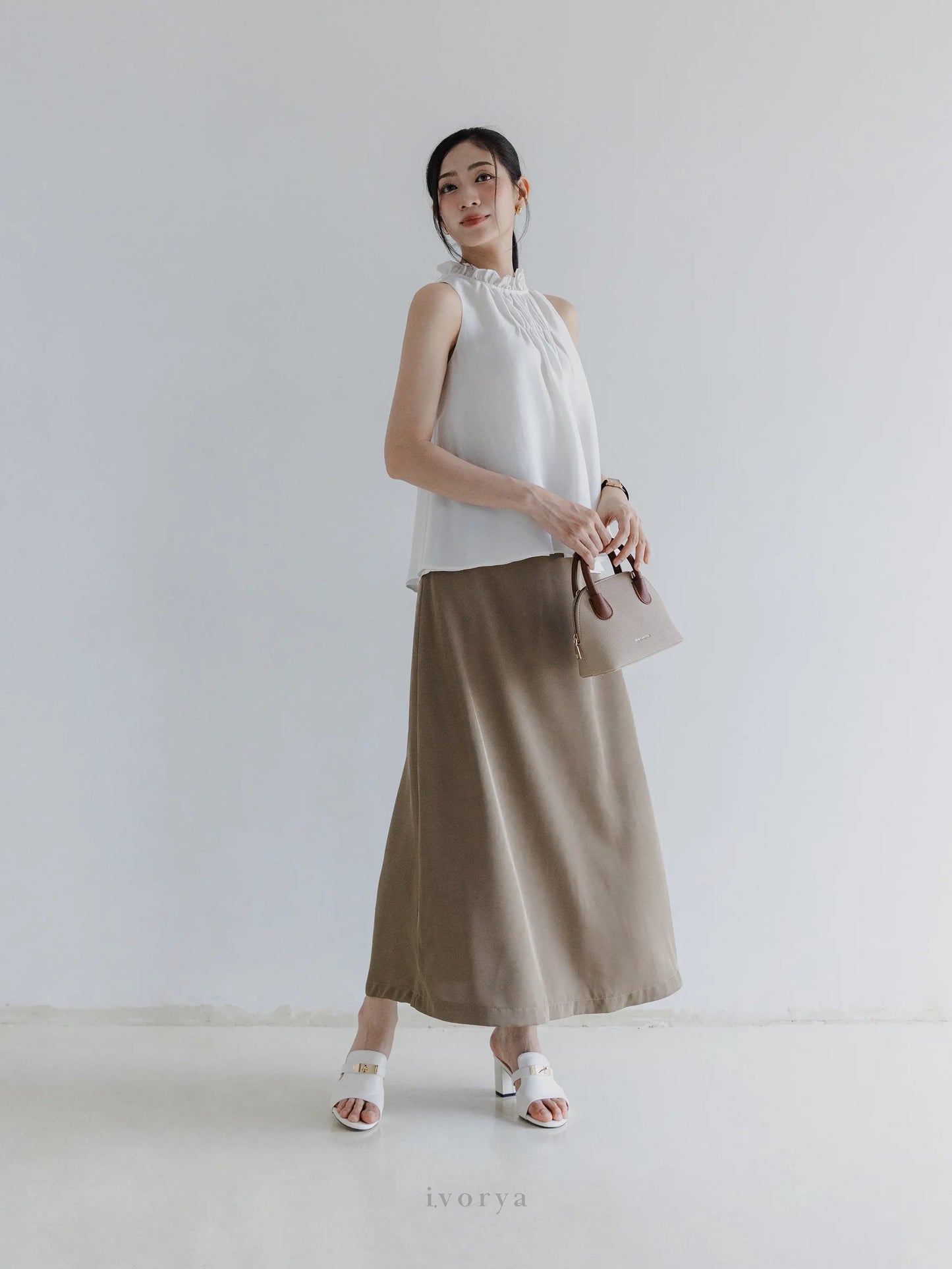 Áo kiểu nữ màu trắng không tay, cổ bèo nhún 2 tầng - SH9881
