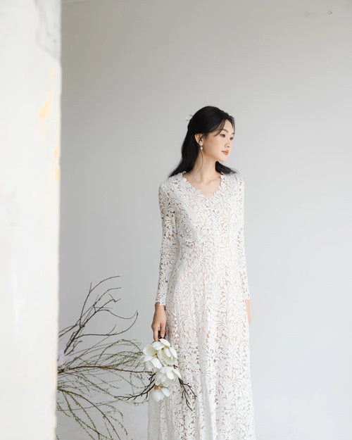 Đầm ren cổ V tay dài xẻ tà trước - D1142