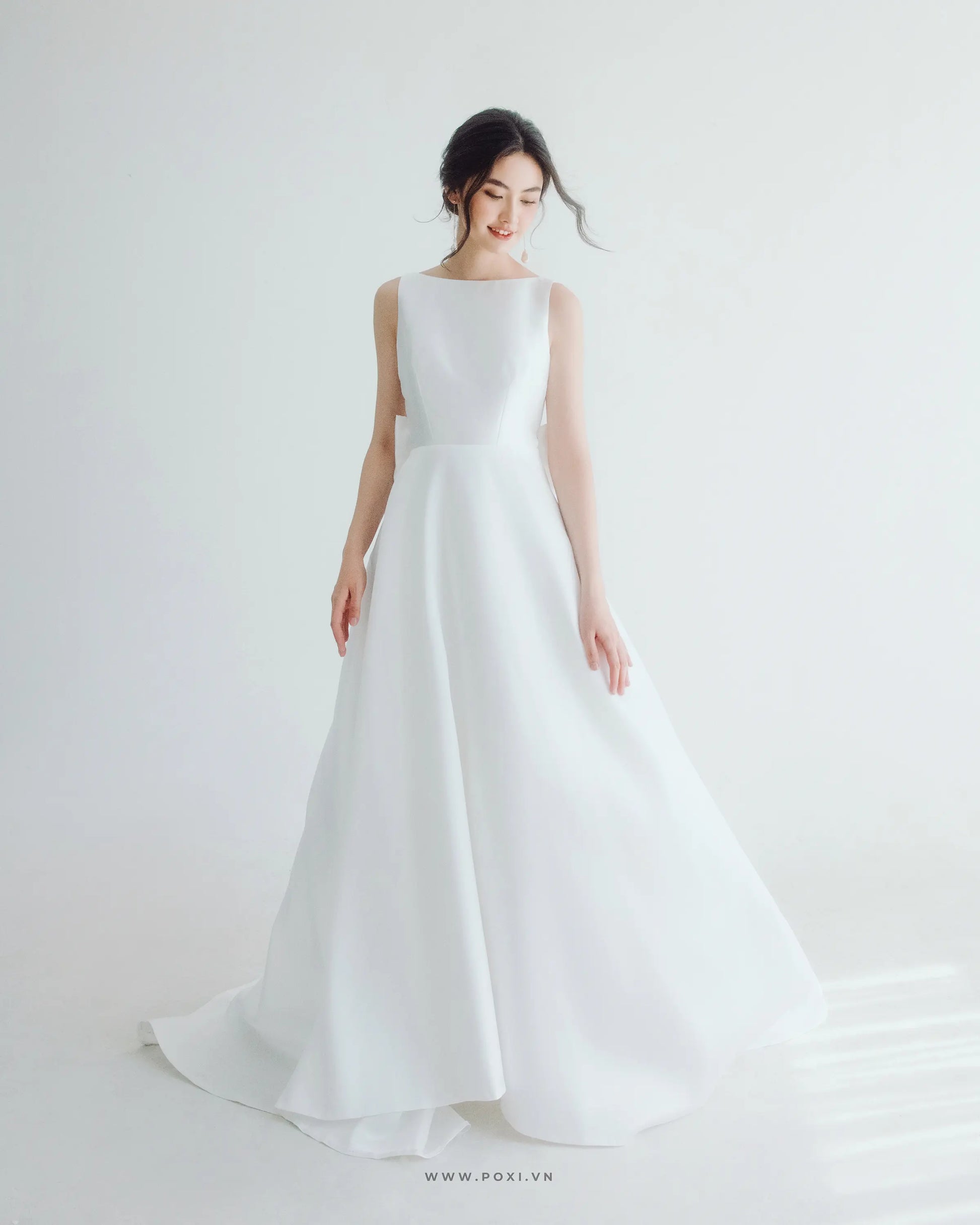 Đầm cổ thuyền không tay, form váy xòe rộng đuôi dài - D814 Plus