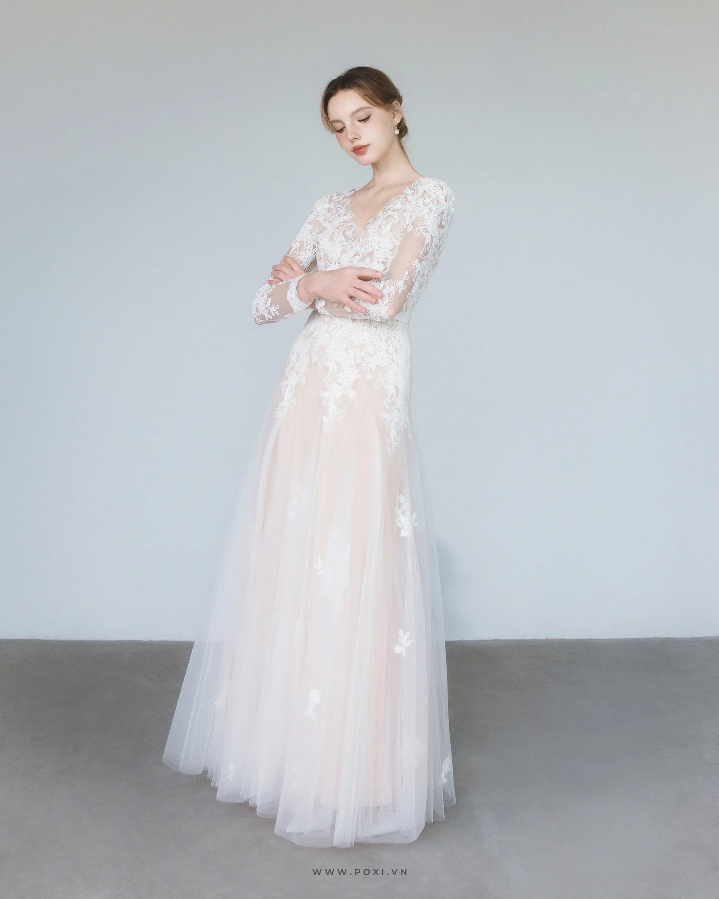 Đầm cổ V tay dài dáng váy ôm hông nhẹ - D1782B