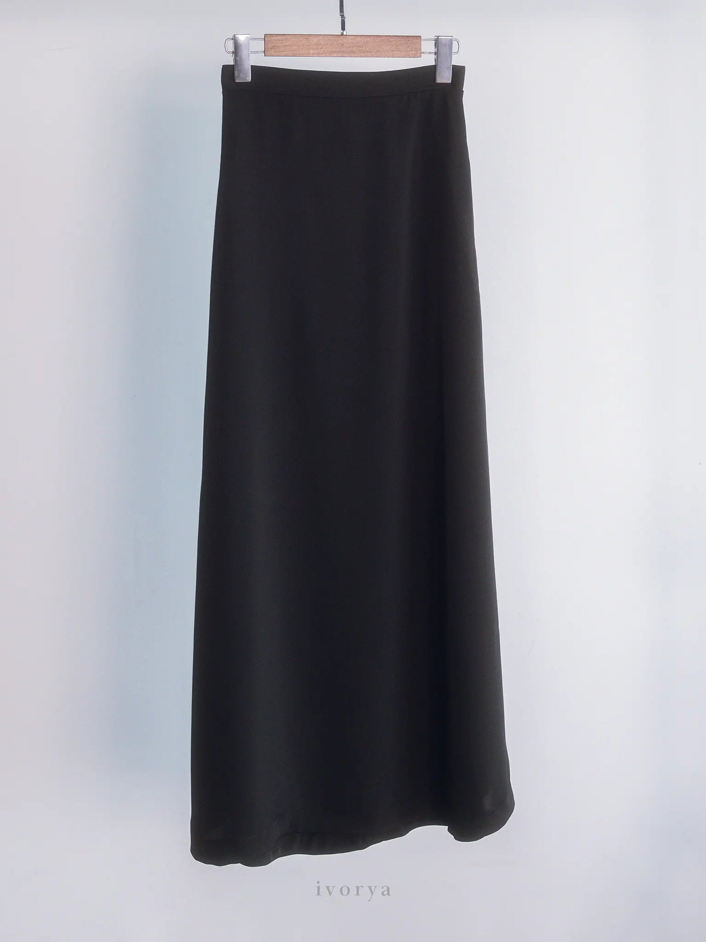 Chân váy chữ A satin màu đen - SK9978