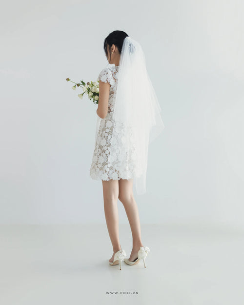 Đầm ren mini cổ vuông tay ngắn, dáng váy A-line - D1889