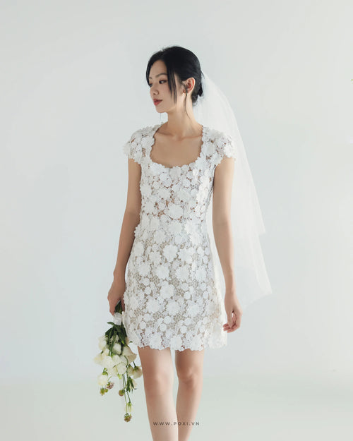 Đầm ren mini cổ vuông tay ngắn, dáng váy A-line - D1889