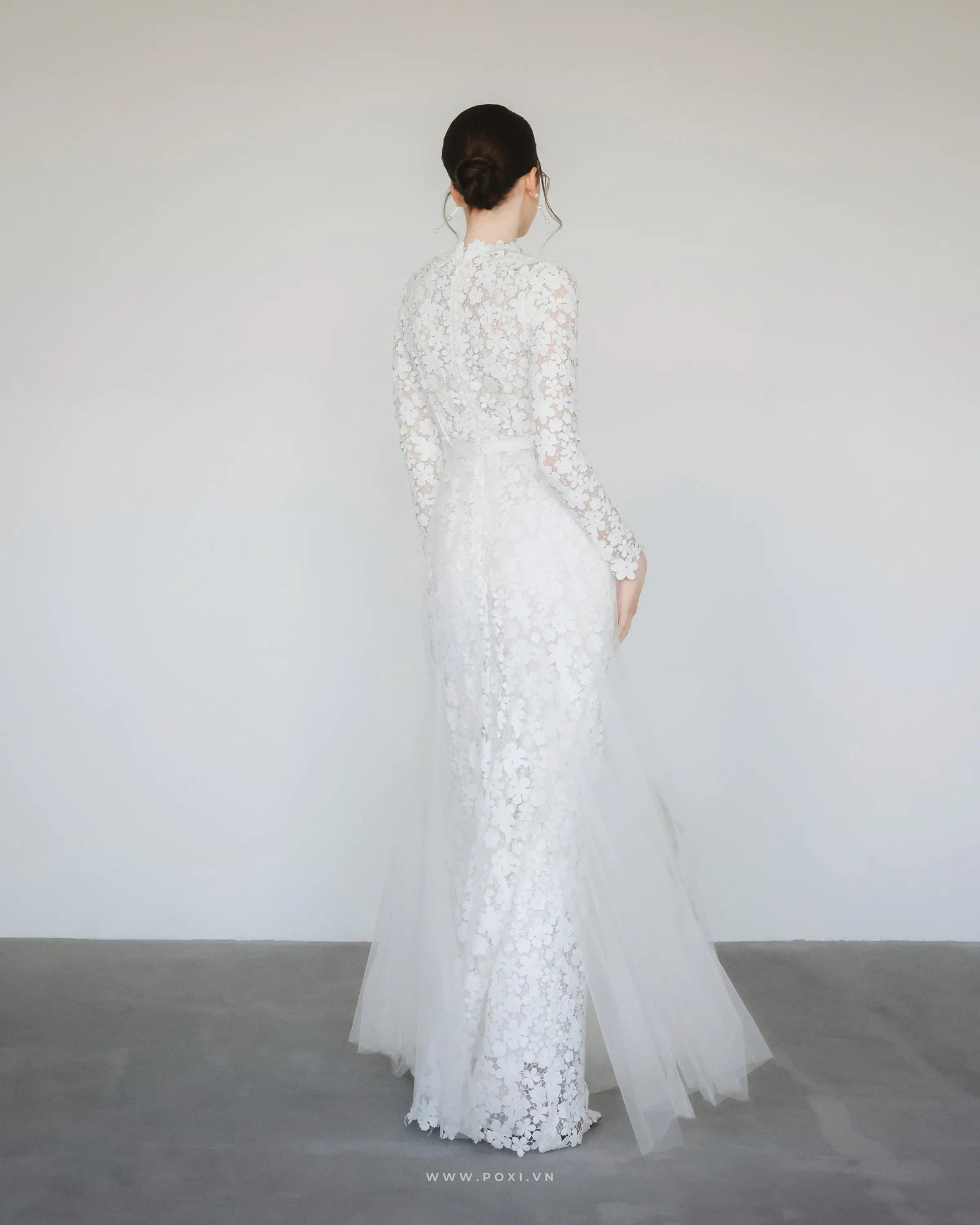 Đầm ren cổ tròn tay dài, dáng váy Aline phối tùng lưới xòe - D1536