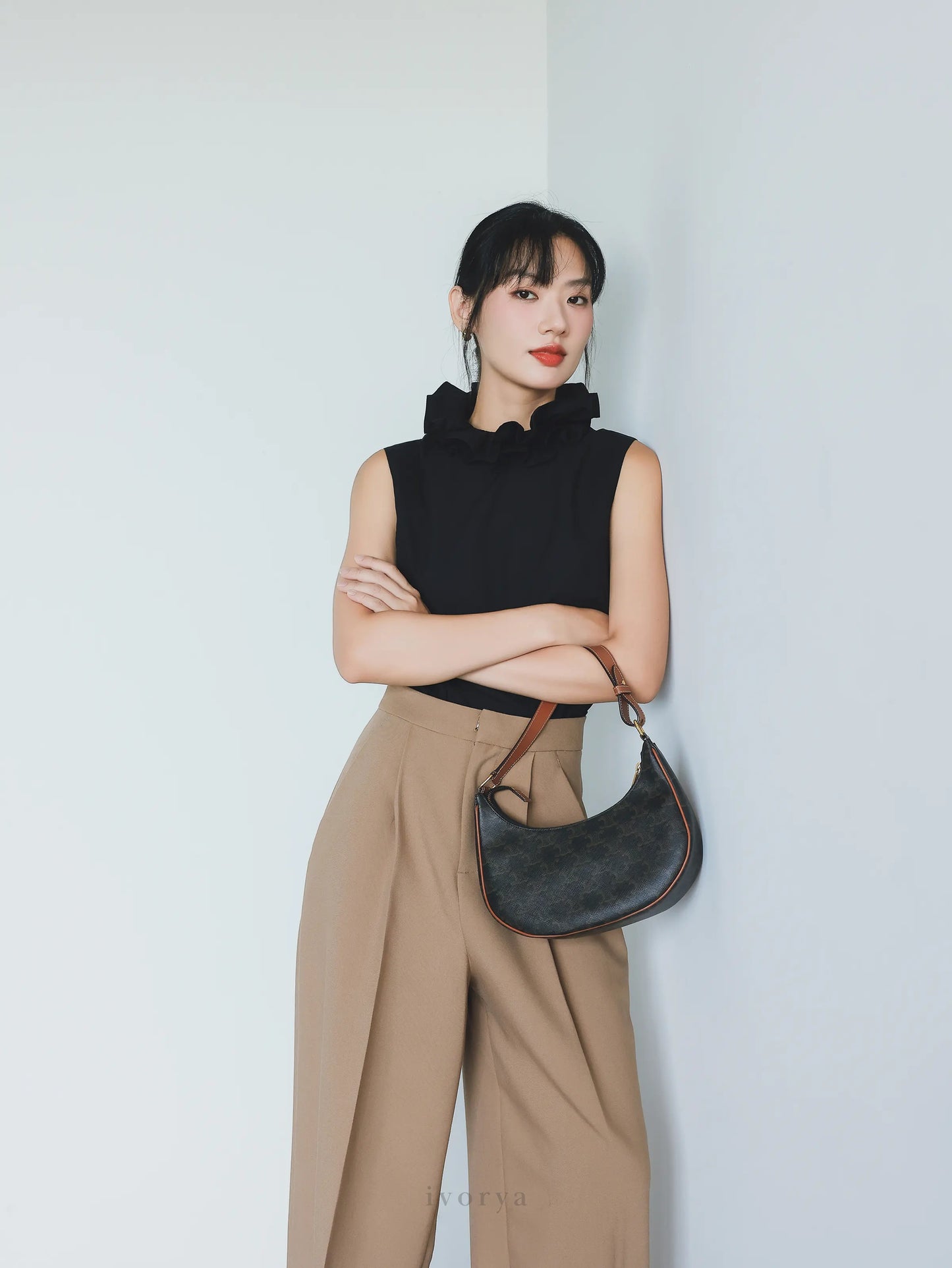 Quần tây nữ ống rộng màu nâu xếp ly trước - YT9976