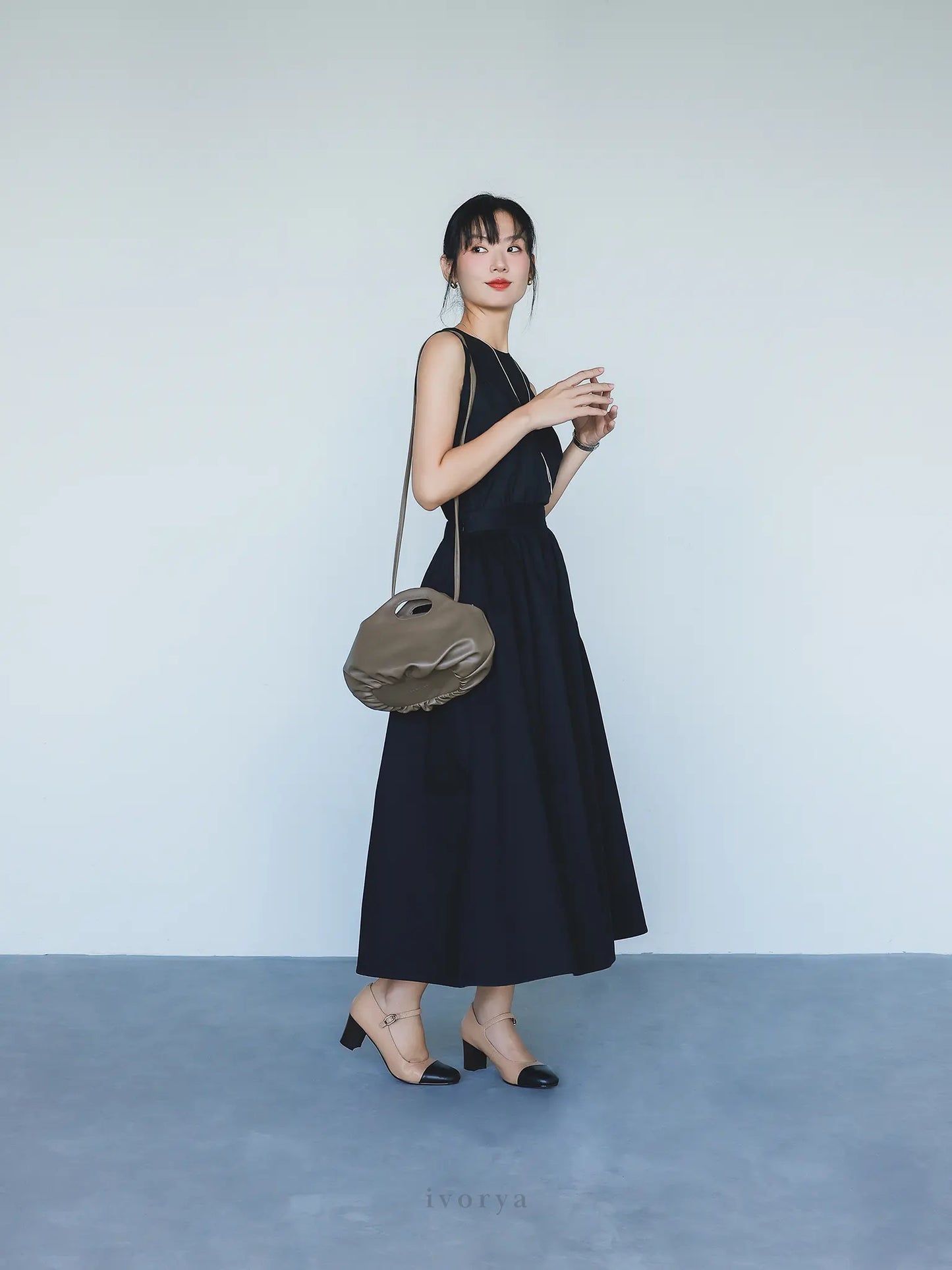 Chân váy midi màu đen cơ bản - SK9944