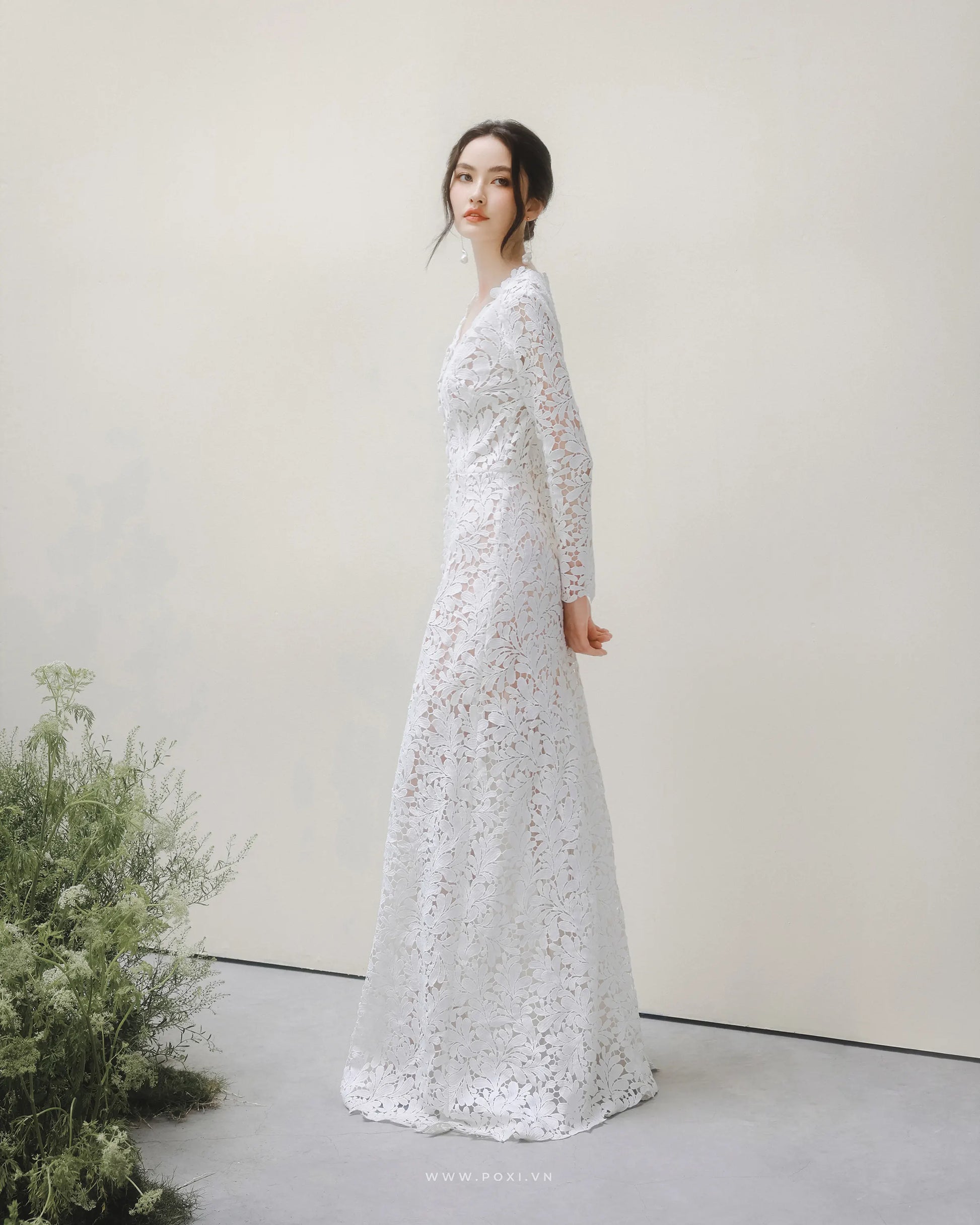 Elegant lace custom-order dress with V-neck and long sleeves - D1142 - POXI