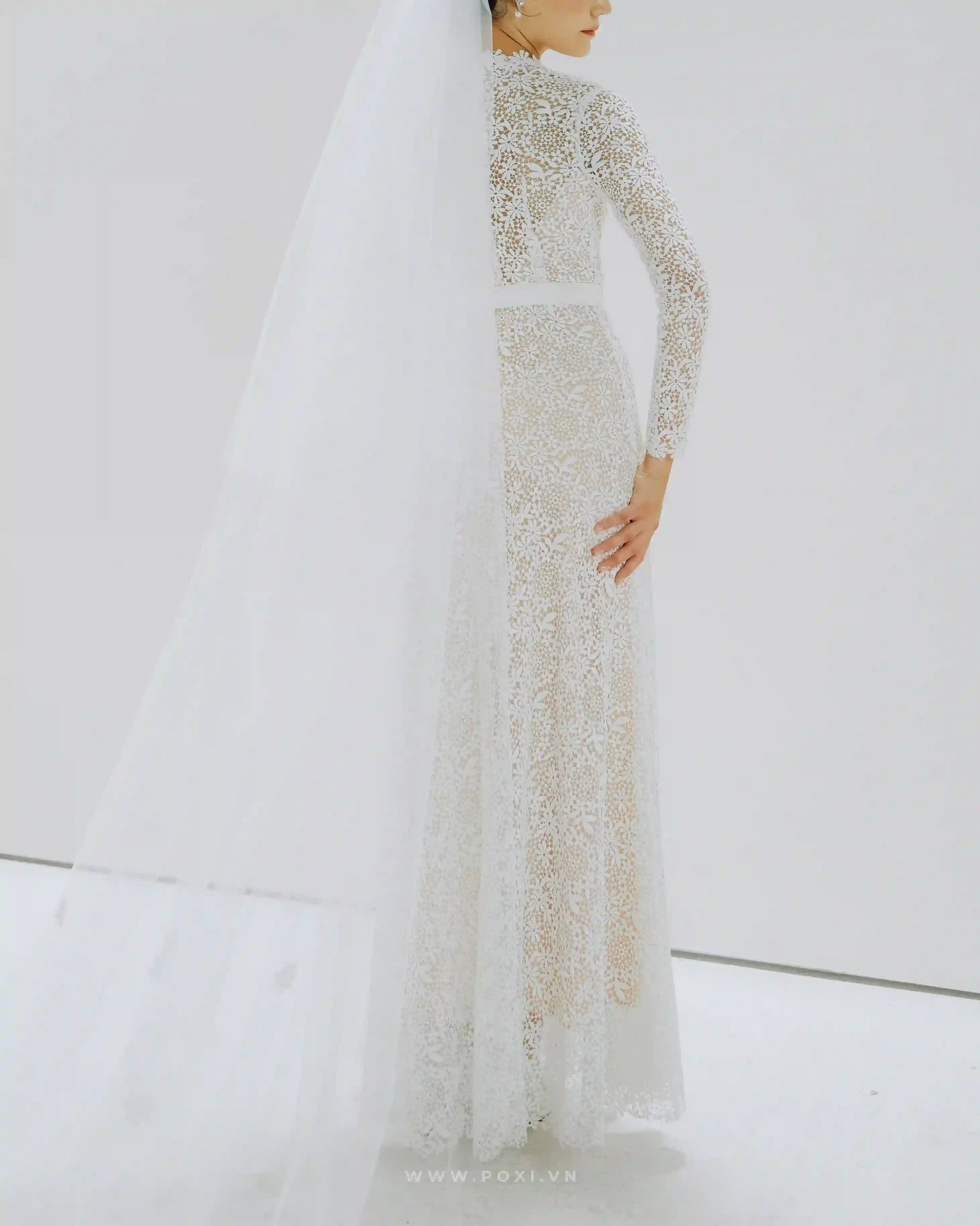 Made-to-order elegant lace wedding dress with crew neck and long sleeve - D1243 - POXI